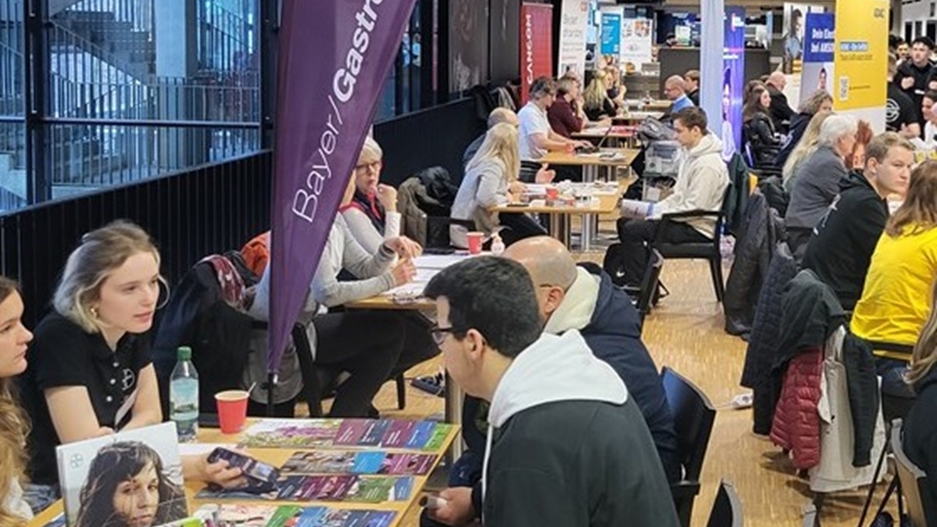 The Speed-Dating event on the vocational training place organized by the Cologne Chamber of Commerce and Industry, which was attended by 90 companies, was held at Cologne Rhein Energie Stadium on the 5th of March in 2024.