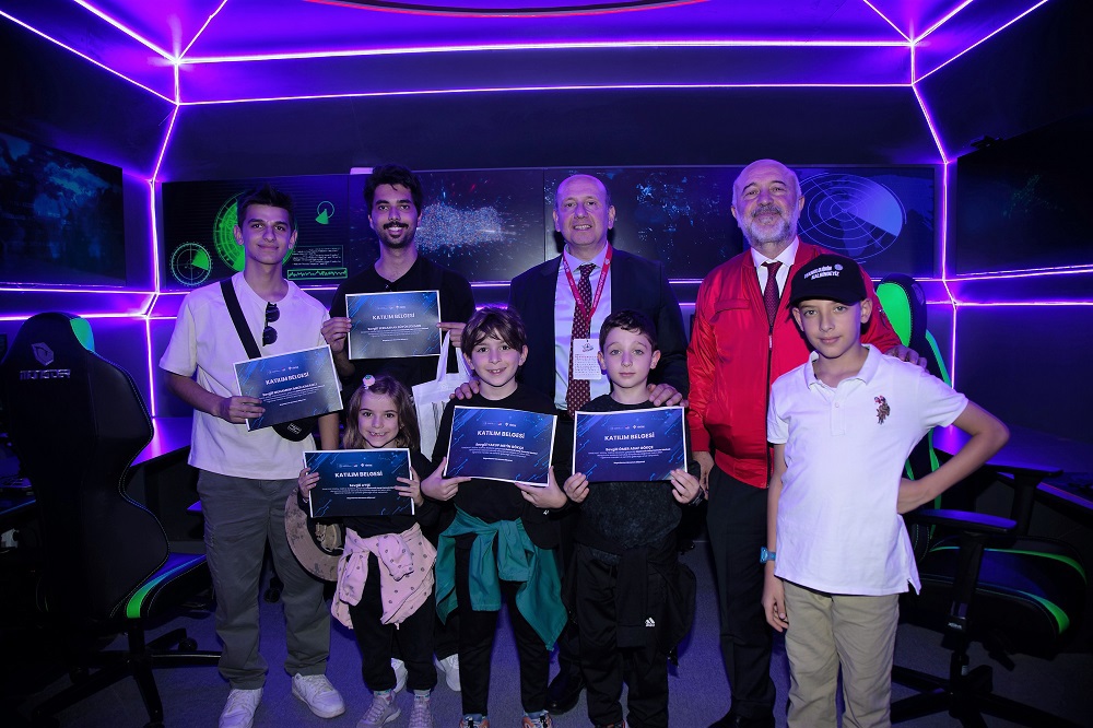 Çalışma ve Sosyal Güvenlik Bakanlığı 17-21 Eylül tarihleri arasında İstanbul’da düzenlenen dünyanın en büyük havacılık, uzay ve teknoloji festivali TEKNOFEST 2025’te yer aldı.