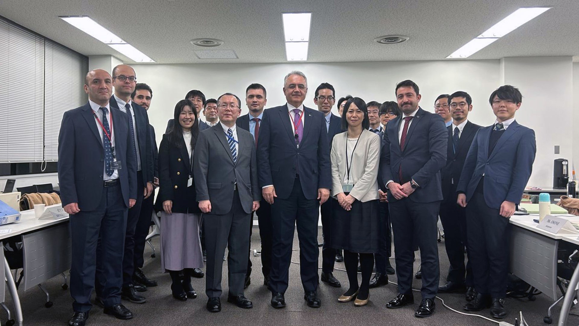 A delegation comprising the representatives of our Ministry and Social Security Institution (SSI) and officials of the Ministry of Health, Labour and Welfare, and the Ministry of Foreign Affairs of Japan convened in Tokyo, the capital of Japan, for the 9th Round of Negotiations on signing a social security agreement between the two countries.