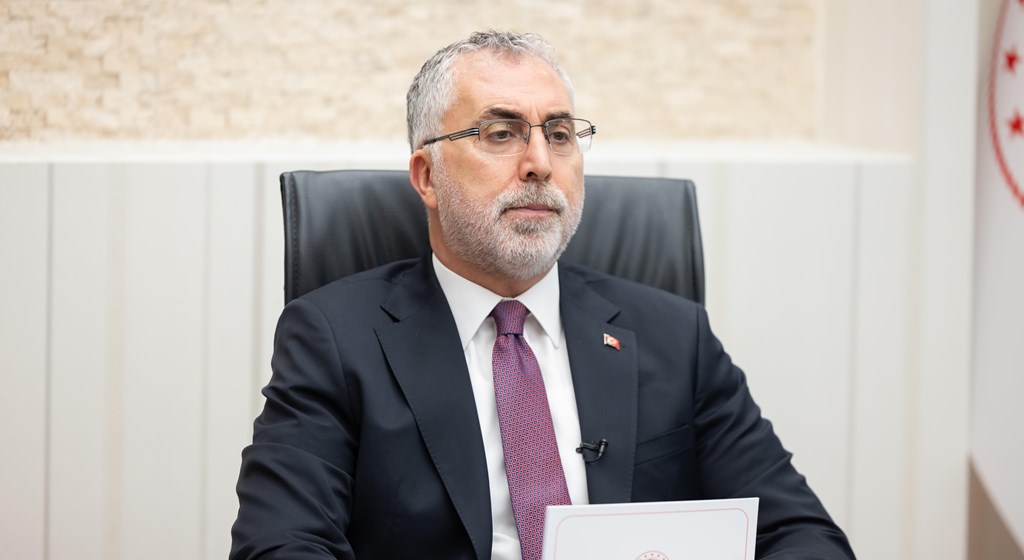 Çalışma ve Sosyal Güvenlik Bakanı Prof. Dr. Vedat Işıkhan, İİMEK (İl İstihdam ve Mesleki Eğitim Kurulları) Toplantısı’na çevrimiçi olarak katıldı.