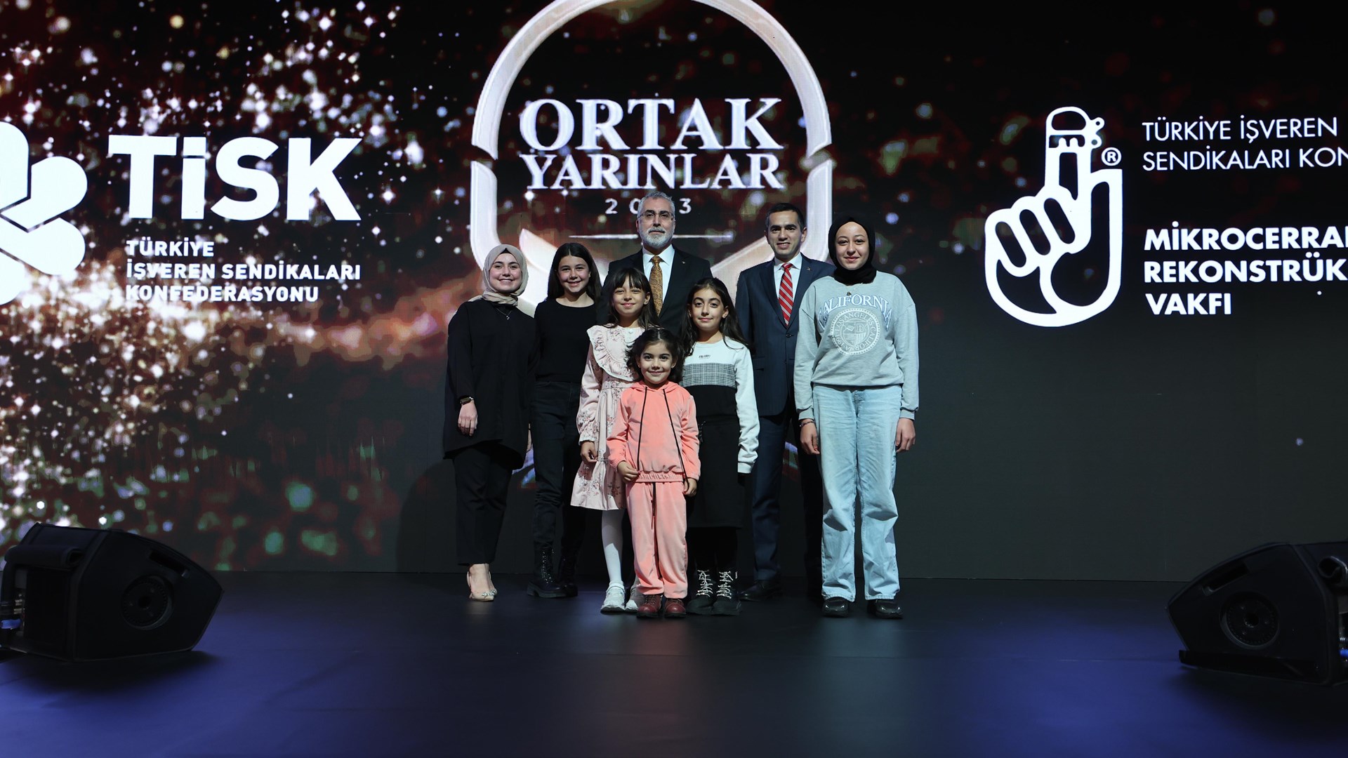 Çalışma ve Sosyal Güvenlik Bakanı Prof. Dr. Vedat Işıkhan, Türkiye İşveren Sendikaları Konfederasyonu’nun (TİSK) düzenlediği “Cumhuriyetimizin 100’üncü Yılında Çalışma Hayatı” Programı Ödül Törenine katıldı.