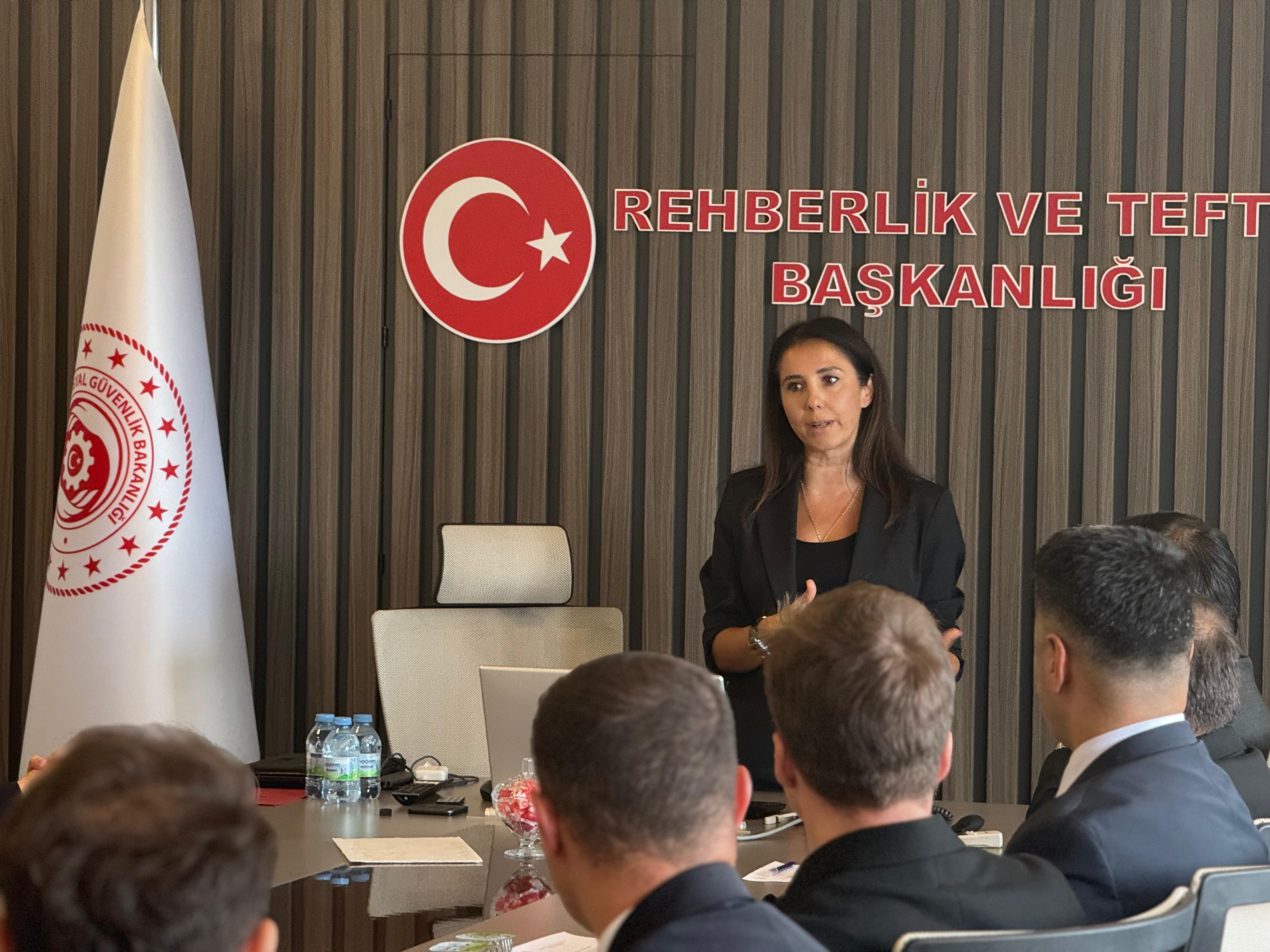 İş müfettişi yardımcılarının yetiştirme eğitimi gerçekleştirilen açılış dersleri ile başladı.