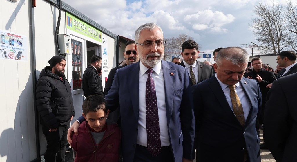 Çalışma ve Sosyal Güvenlik Bakanı Prof. Dr. Vedat Işıkhan, çeşitli ziyaretlerde bulunmak ve programlara katılmak üzere Malatya’ya gitti.