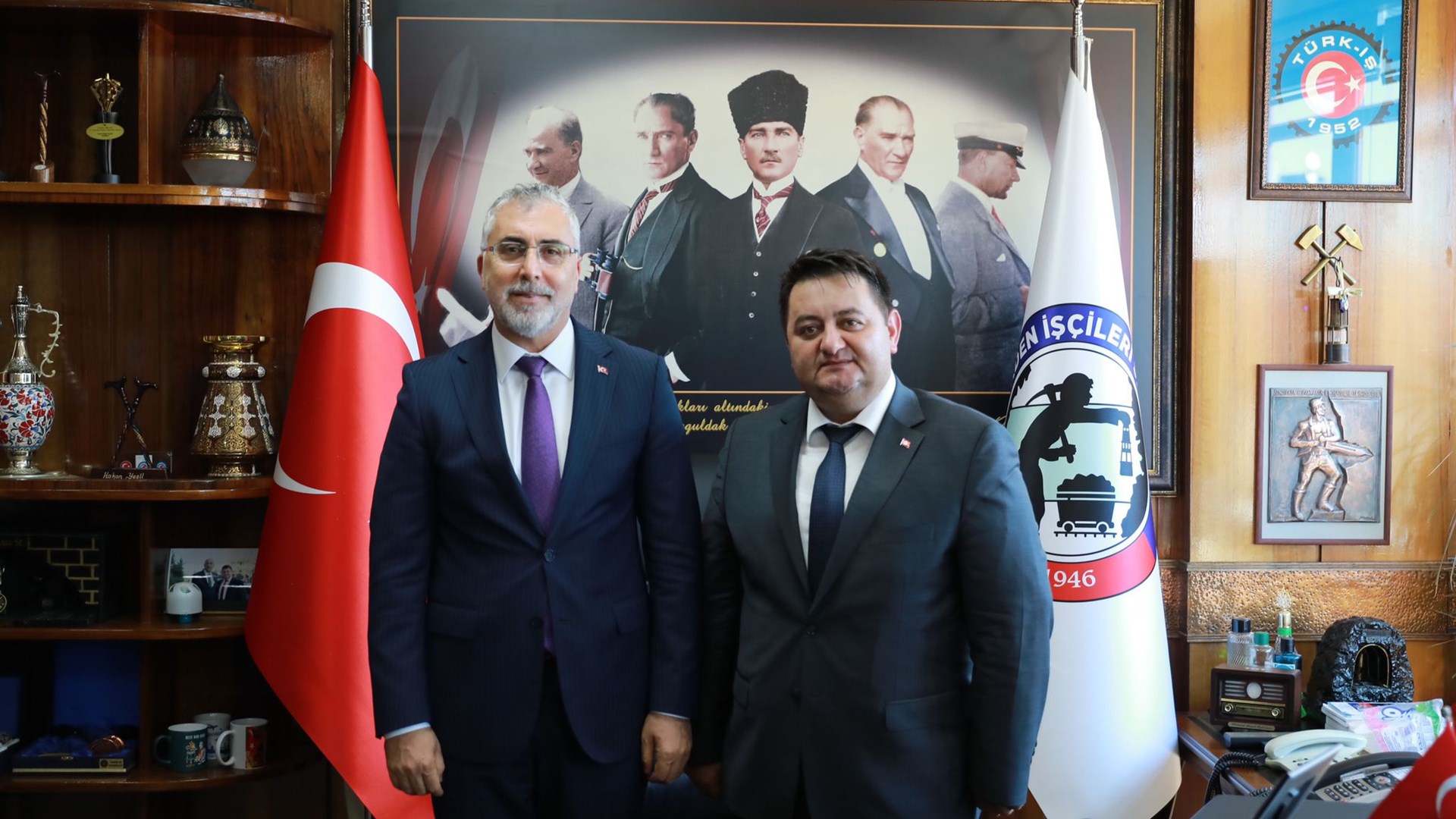 Çalışma ve Sosyal Güvenlik Bakanı Prof. Dr. Vedat Işıkhan, “Şehir Buluşmaları” kapsamında ziyaretlerde bulunmak ve programlara katılmak üzere Zonguldak’a gitti.