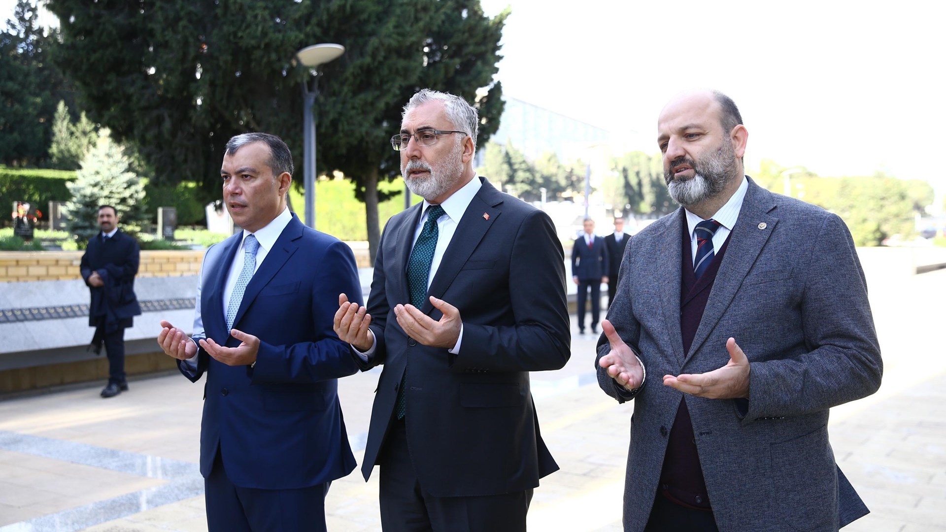 Çalışma ve Sosyal Güvenlik Bakanı Prof. Dr. Vedat Işıkhan, “İİT Üyesi Ülkelerde Yenilikçi Çözümler ve İşgücü ve İstihdam Hizmetlerinin Dijitalleştirilmesi” temasıyla 21-23 Kasım tarihlerinde Azerbaycan’da düzenlenecek İslam İşbirliği Teşkilatı (İİT) 5. Çalışma Bakanları Konferansı’na katılmak üzere Bakü’ye gitti.