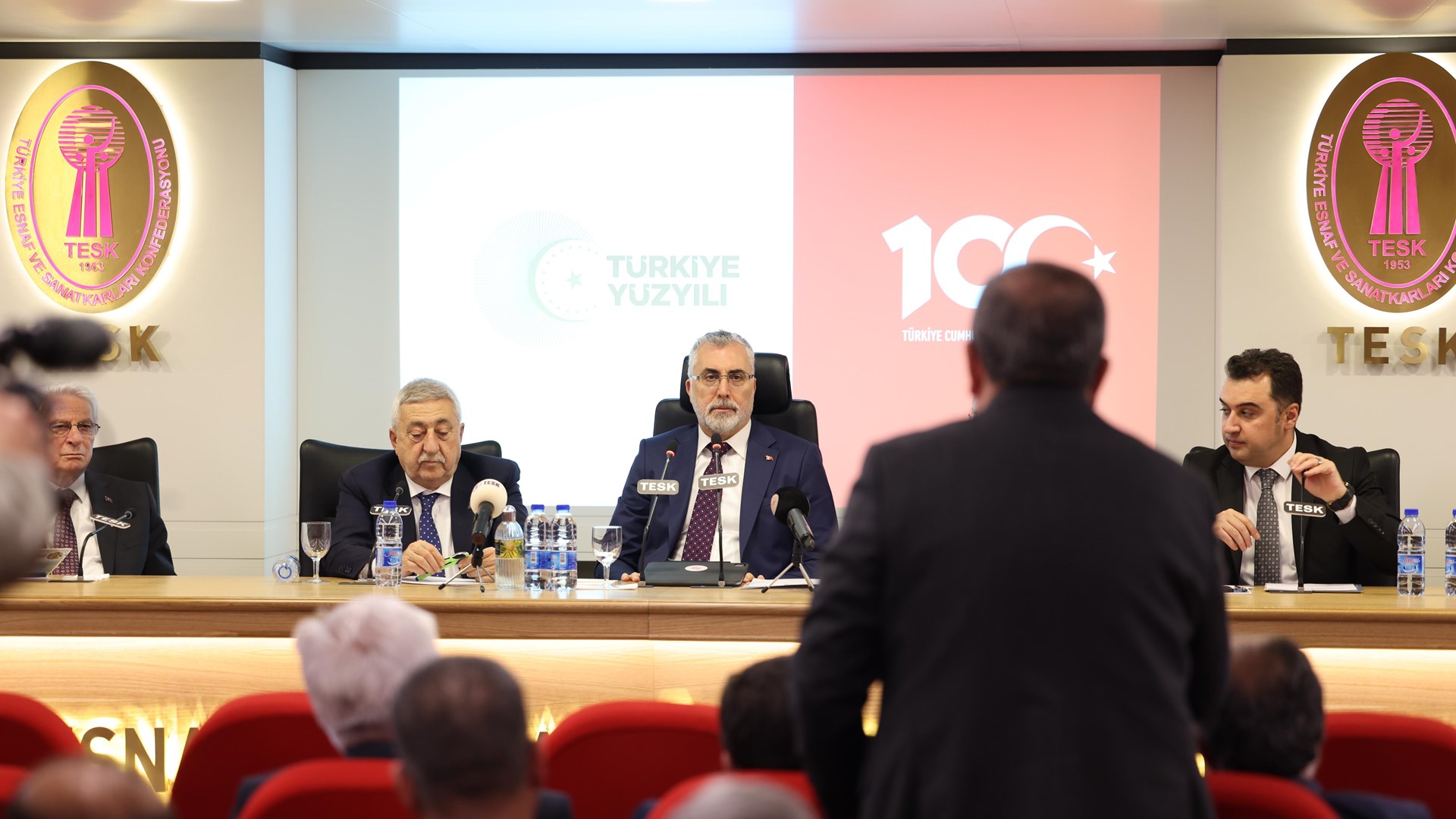 Çalışma ve Sosyal Güvenlik Bakanı Prof. Dr. Vedat Işıkhan, Türkiye Esnaf ve Sanatkarları Konfederasyonu’nun (TESK) Aylık İstişare Toplantısına katıldı.