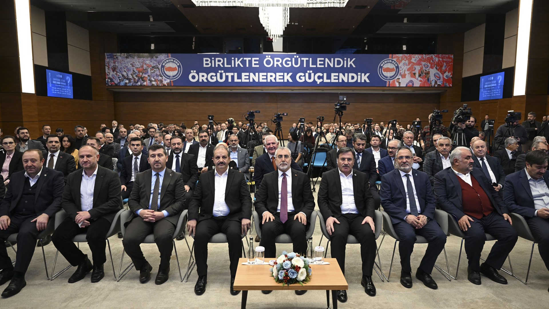 Bakan Işıkhan, “Kamu Personel Sisteminin Güncel ve Hukuki Sorunları Sempozyum” una İştirak Etti