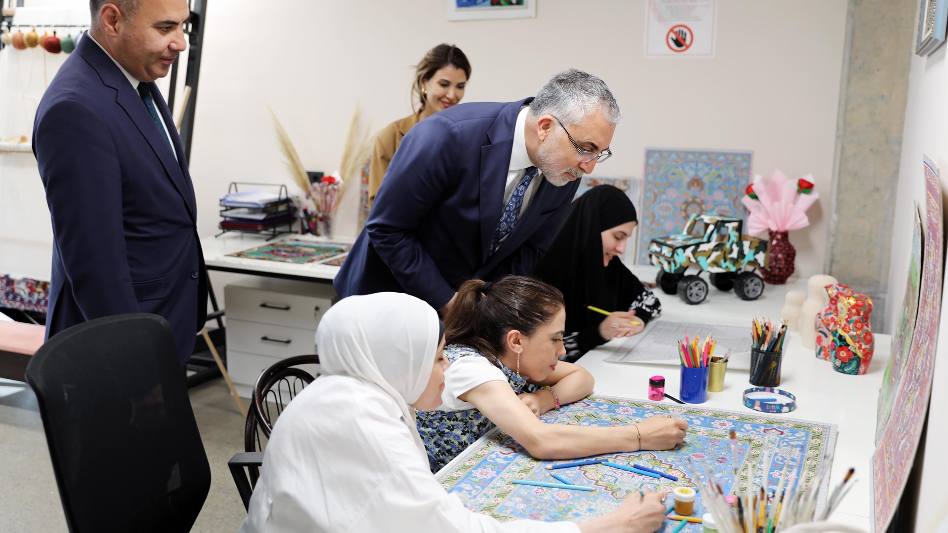 Çalışma ve Sosyal Güvenlik Bakanı Prof. Dr. Vedat Işıkhan, Azerbaycan’daki temasları kapsamında ilk olarak Azerbaycan milli lideri merhum Haydar Aliyev'in kabrini, Azerbaycan Şehitliği ve Türk Şehitliği’ni ziyaret etti.