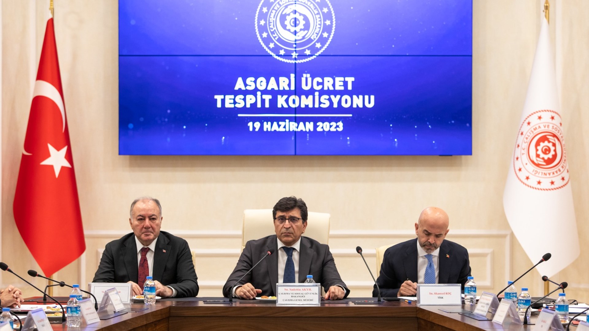 Asgari Ücret Tespit Komisyonu'nun, asgari ücrete yapılacak ara zammı belirleme çalışmaları kapsamındaki ikinci toplantısı Çalışma ve Sosyal Güvenlik Bakanlığı ev sahipliğinde gerçekleşti.