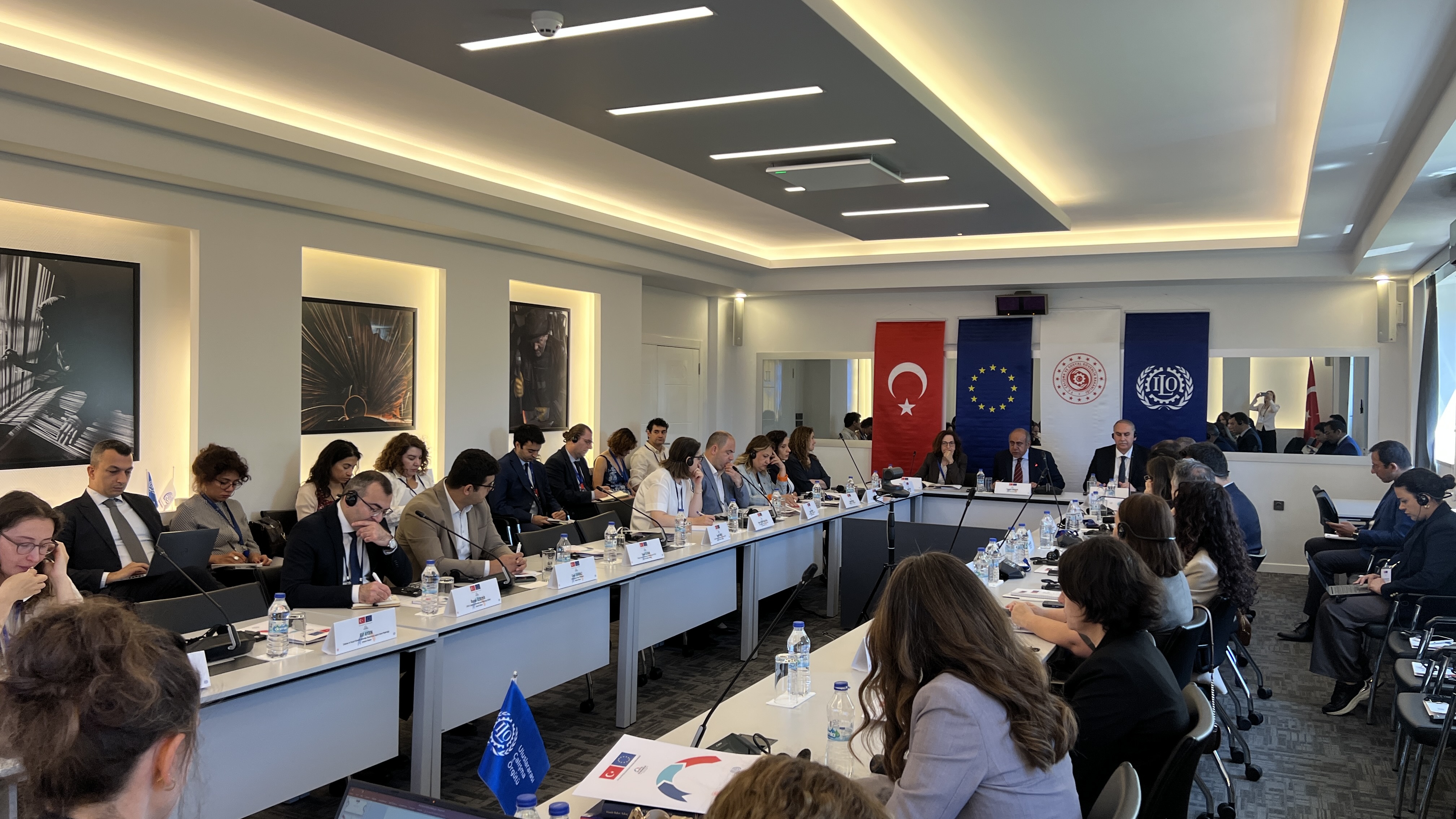 “İş Teftiş, Rehberlik ve Sosyal Diyalog Yoluyla İşyeri Uyumunun Güçlendirilmesi” Projesi çerçevesinde düzenlenen 6. Yönlendirme Komitesi Toplantısı, 22 Haziran 2026 tarihinde ILO Türkiye Ofisi’nde gerçekleştirildi.