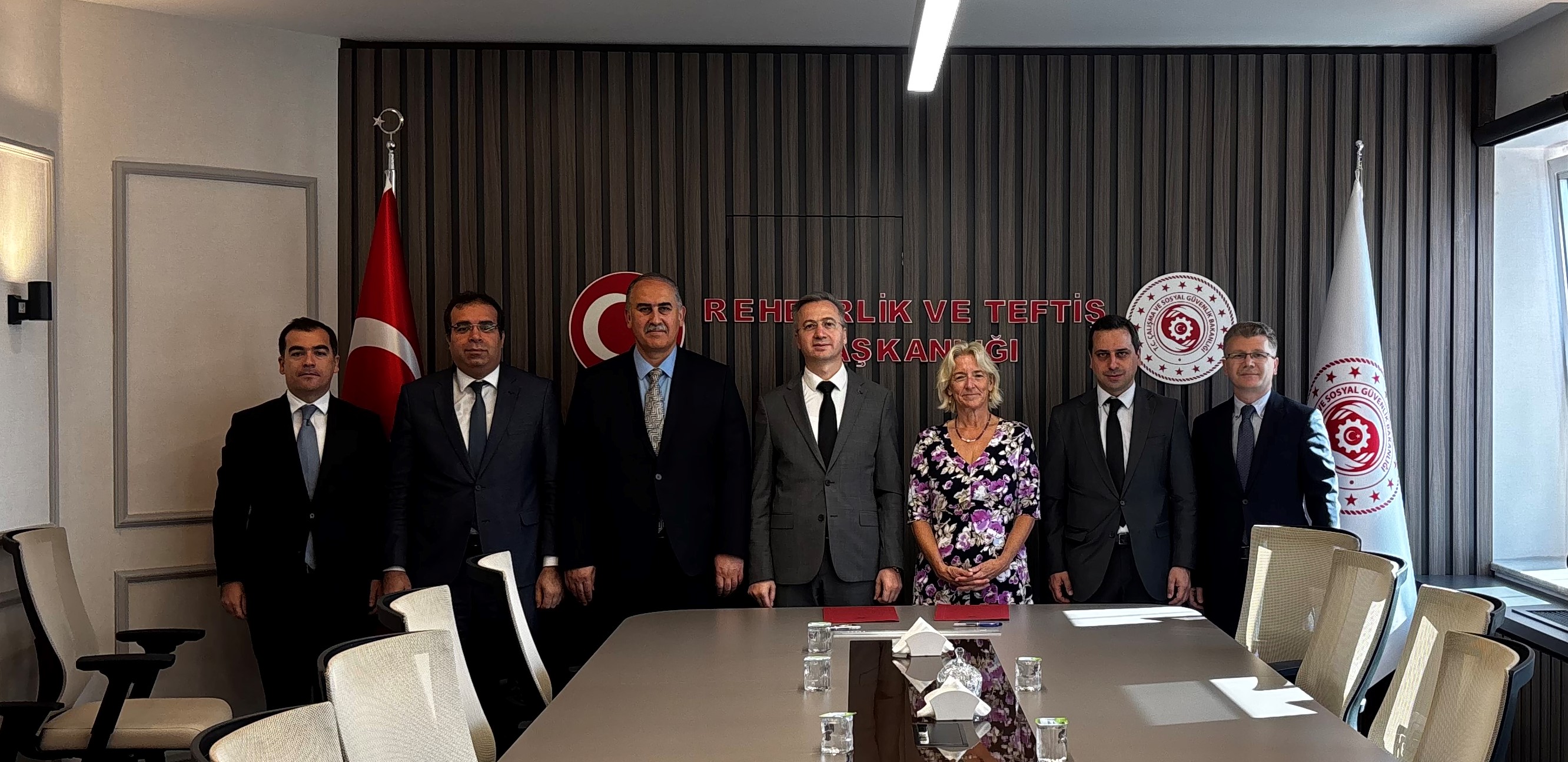 Birleşmiş Milletler Kalkınma Programı'nın ve İsveç Hükümetinin destekleriyle hazırlanıp iş müfettişlerinin kullanımına sunulacak tam donanımlı hibe sahra ofis aracı törenle teslim alındı.