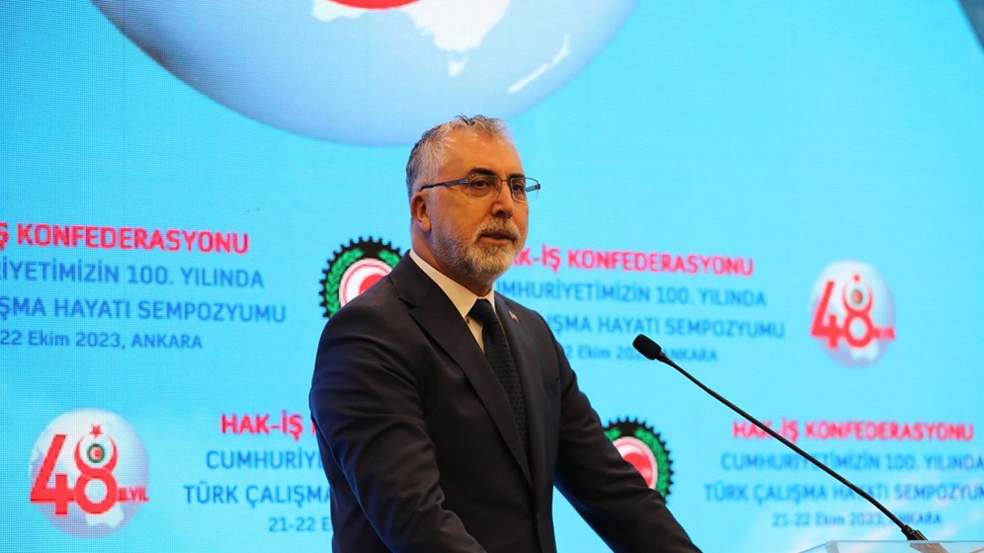 Çalışma ve Sosyal Güvenlik Bakanı Prof. Dr. Vedat Işıkhan, Hak İşçi Sendikaları Konfederasyonu’nun (Hak-İş) 48. Kuruluş Yıldönümü Etkinlikleri kapsamında düzenlediği “Cumhuriyetimizin 100. Yılında Türk Çalışma Hayatı Sempozyumu” na iştirak etti.