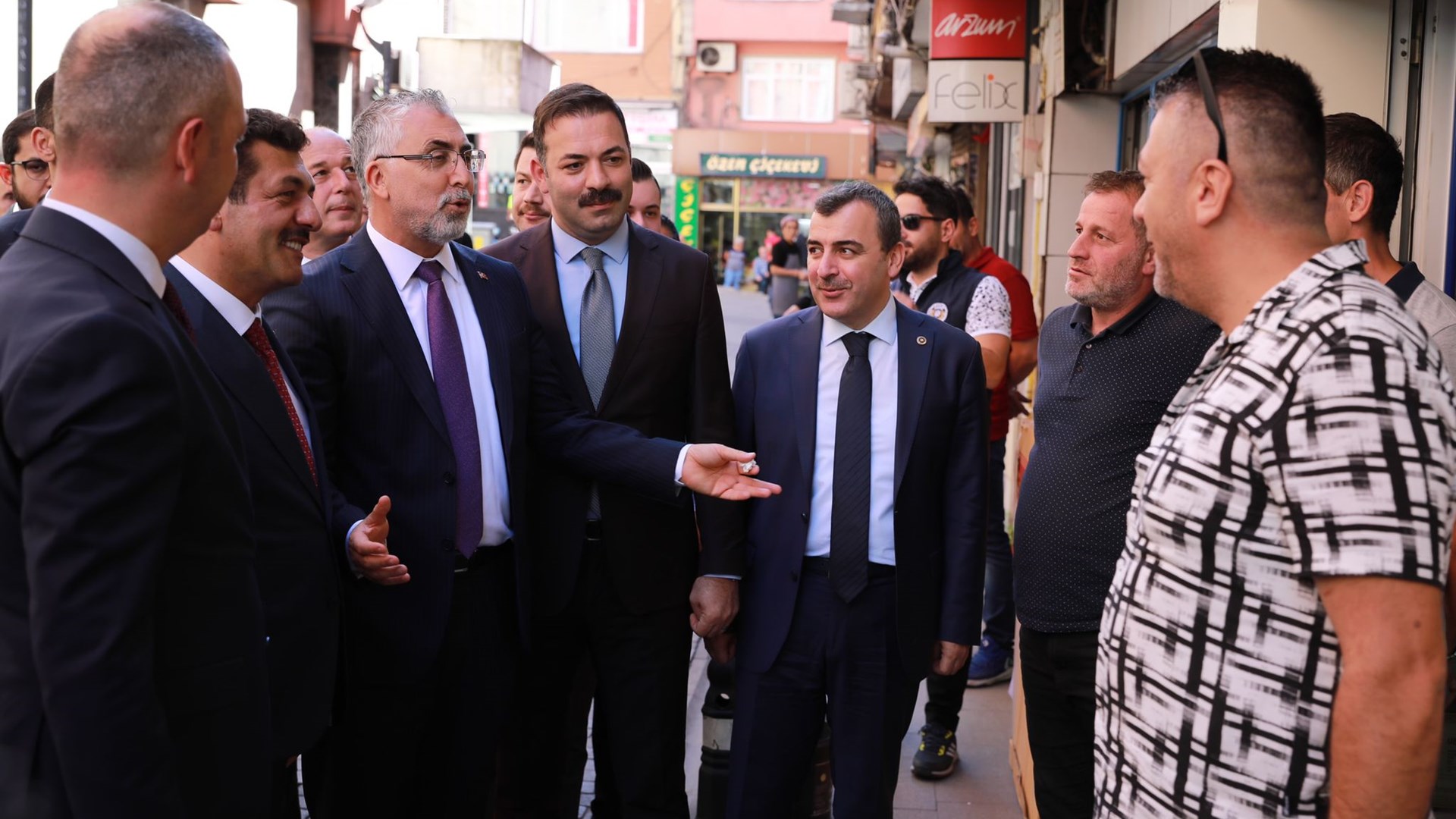 Çalışma ve Sosyal Güvenlik Bakanı Prof. Dr. Vedat Işıkhan, “Şehir Buluşmaları” kapsamında ziyaretlerde bulunmak ve programlara katılmak üzere Zonguldak’a gitti.