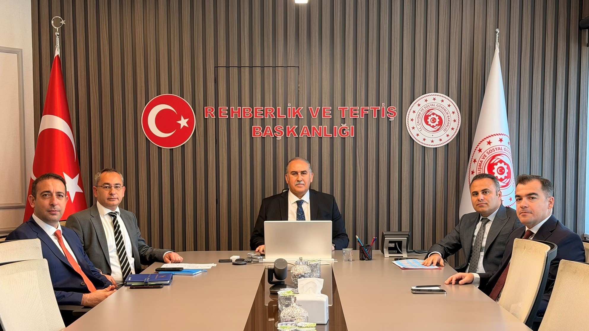 Rehberlik ve Teftiş Başkanlığımızda, teftiş yetkisi verilen 19 iş müfettişi yardımcısı ile 24 Haziran 2026 tarihinde çevrim içi değerlendirme toplantısı gerçekleştirildi.