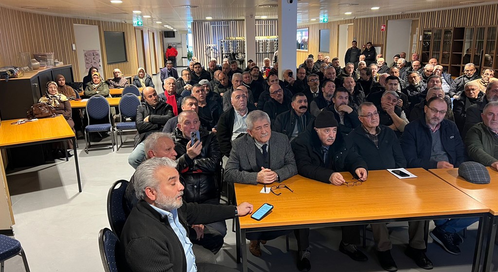 Deventer Çalışma ve Sosyal Güvenlik Ataşeliğimiz, Lahey şehrinde HDV Ahi Evran Camii'nde vatandaşlarımızla bir araya geldi.