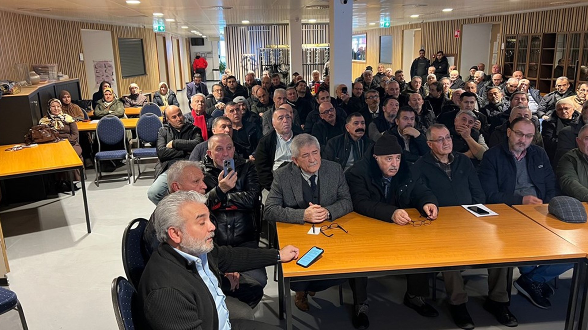 Our Labour and Social Security Attaché’s Office in The Hague met with our citizens at the HDV Ahi Evran Mosque.