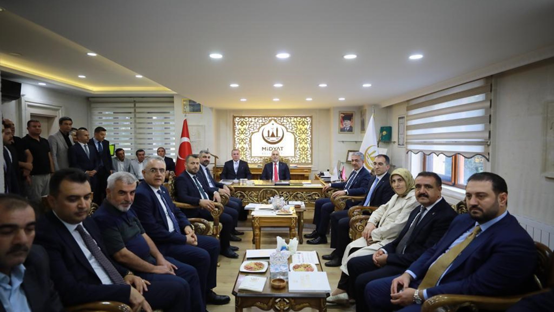 Minister of Labour and Social Security Prof. Dr. Vedat Işıkhan attended the meeting “Session with Businesspersons and Representatives of Non-Governmental Organizations” convened in Mardin, where he paid a visit to hold talks.