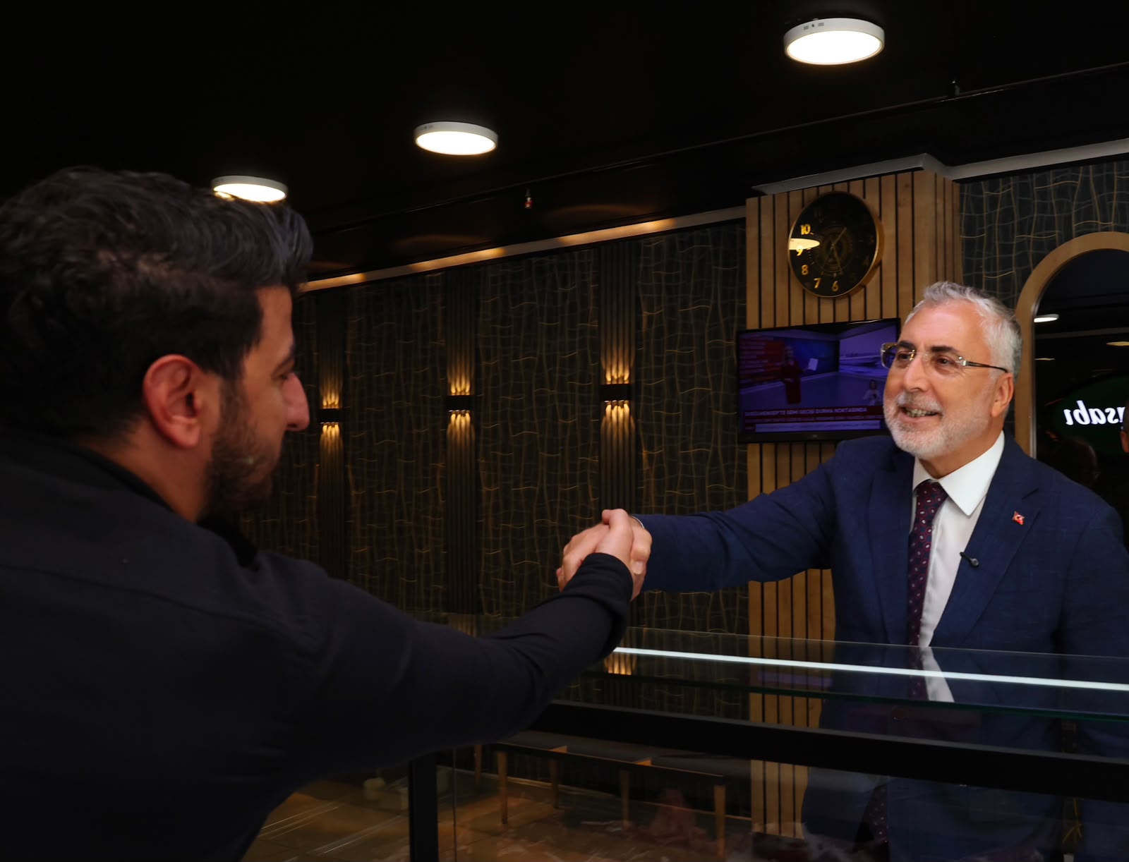 Çalışma ve Sosyal Güvenlik Bakanı Prof. Dr. Vedat Işıkhan, çeşitli ziyaretlerde bulunmak ve programlara katılmak üzere Yozgat’a gitti.