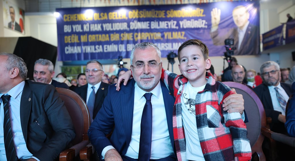 Çalışma ve Sosyal Güvenlik Bakanı Prof. Dr. Vedat Işıkhan, çeşitli ziyaretlerde bulunmak ve programlara katılmak üzere Rize’ye gitti.