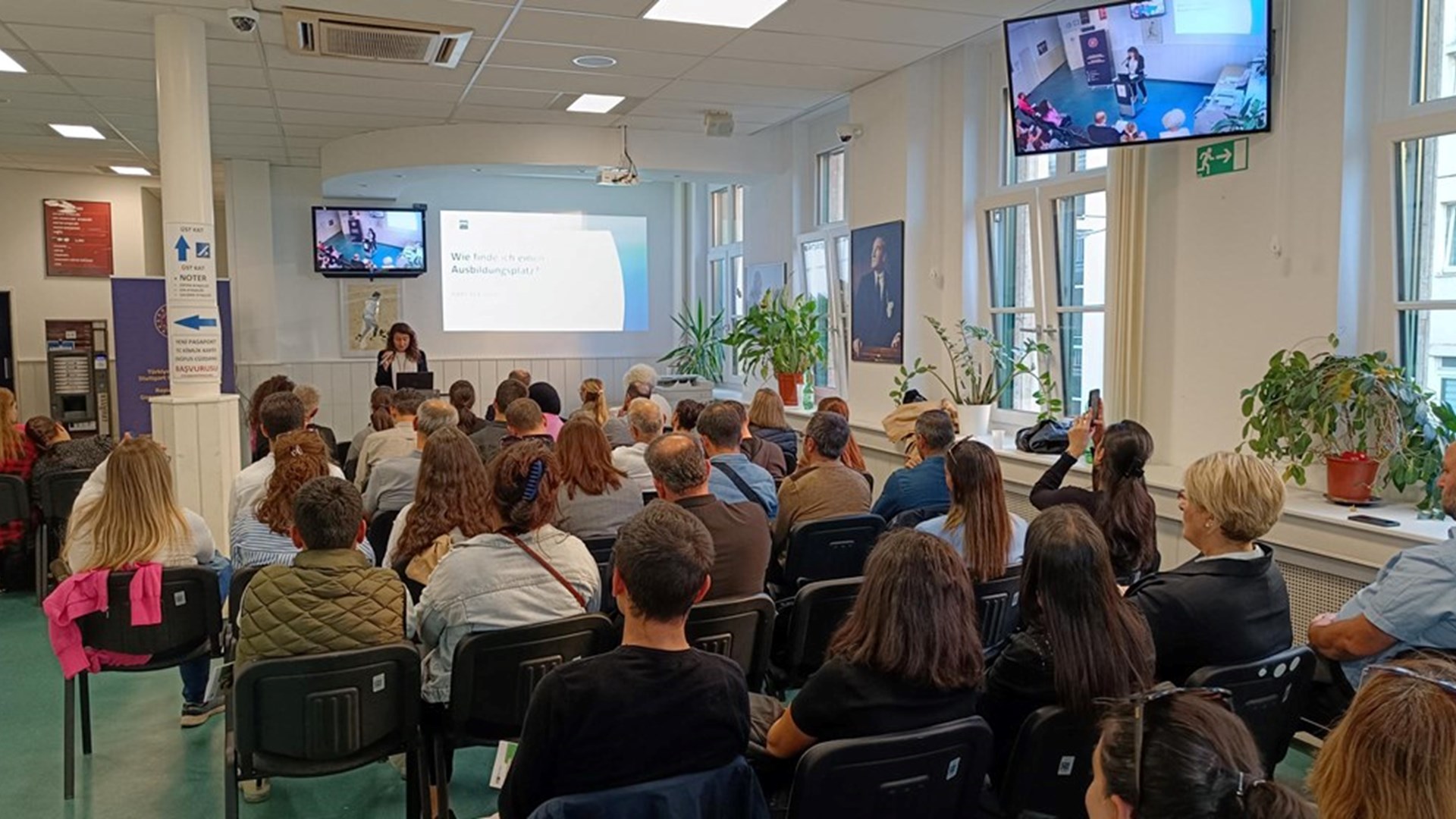 With the contributions of our Stuttgart Labour and Social Security Attaché’s Office, a vocational training meeting was held on Wednesday, 11.10.2023 at our Consulate General building within the scope of the cooperation between our Consulate General and the Stuttgart Chamber of Industry and Commerce (IHK).