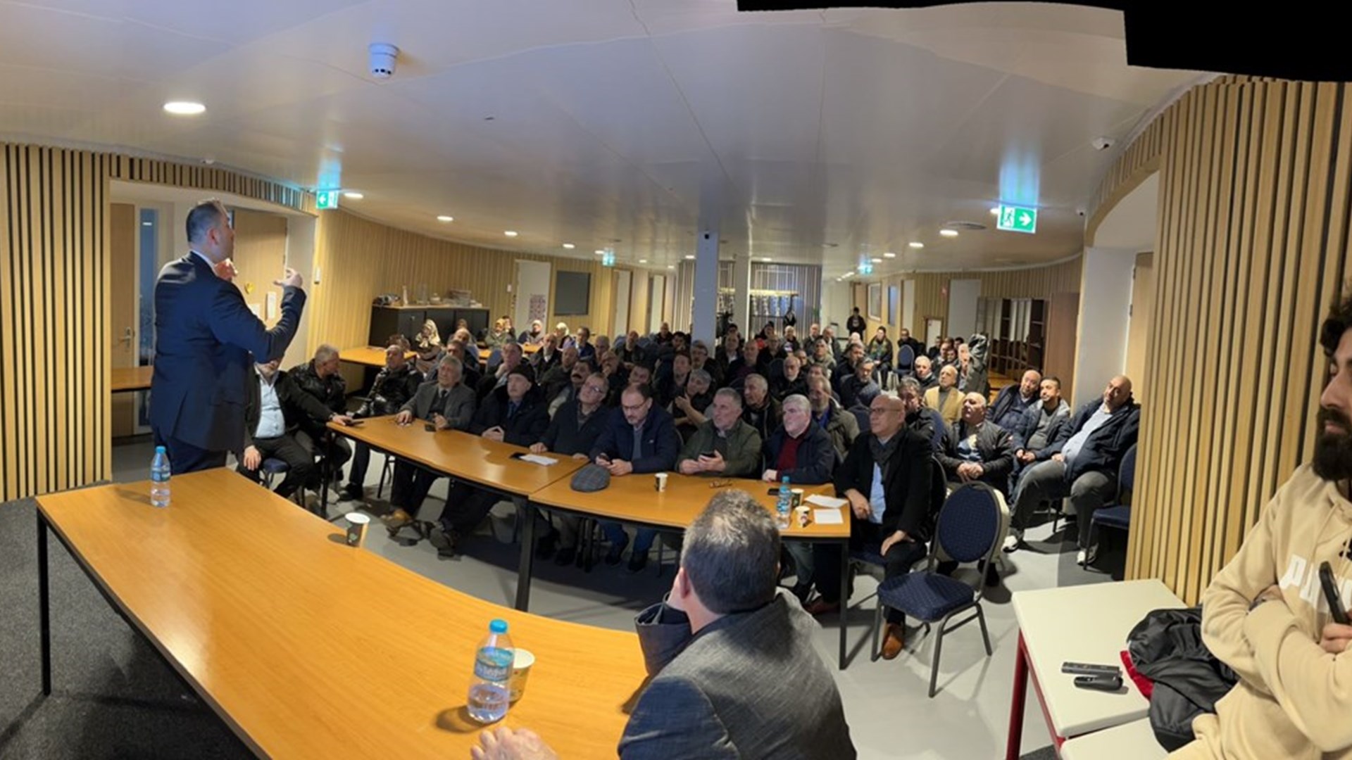 Our Labour and Social Security Attaché’s Office in The Hague met with our citizens at the HDV Ahi Evran Mosque.