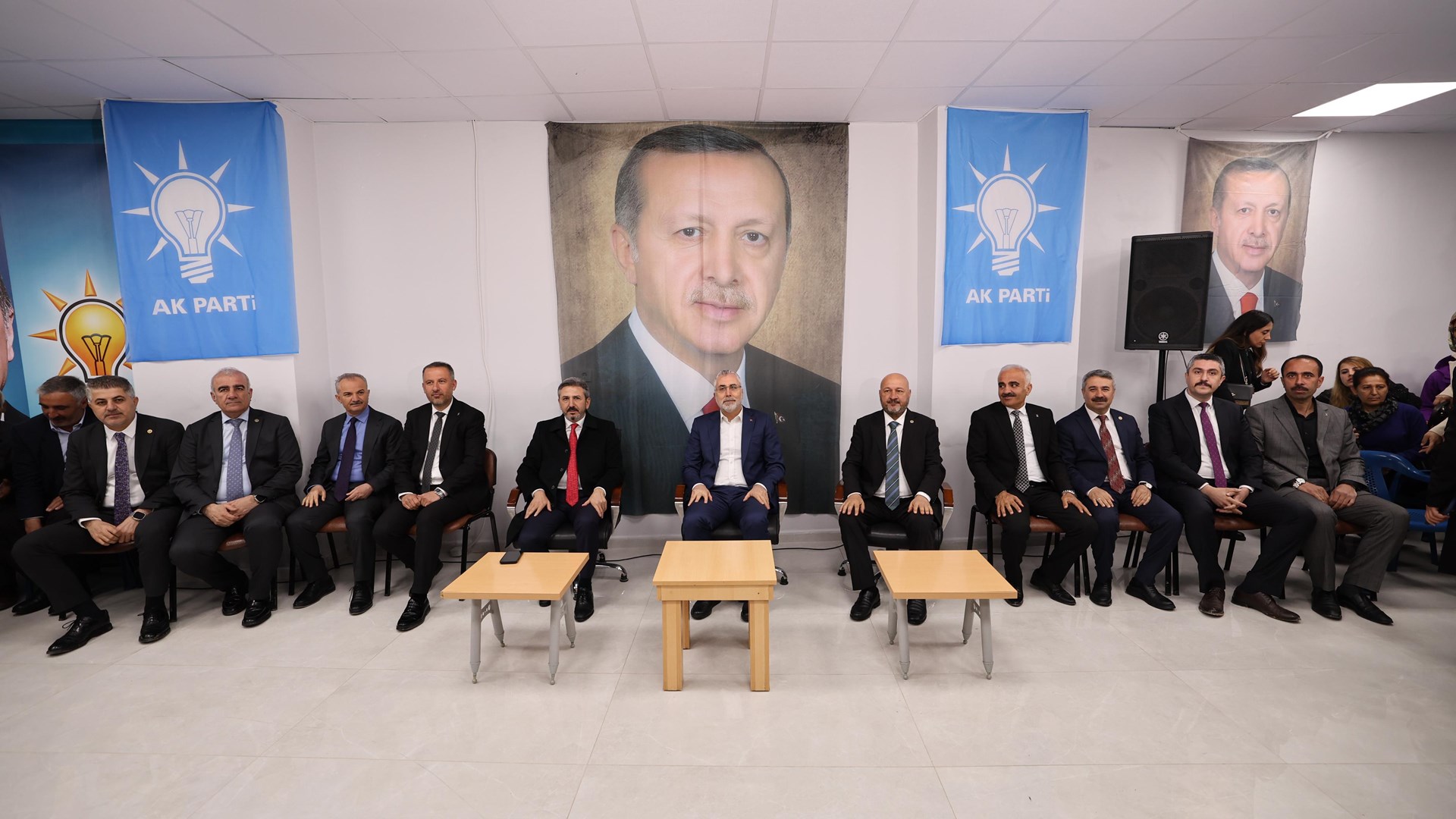 Çalışma ve Sosyal Güvenlik Bakanı Prof. Dr. Vedat Işıkhan, çeşitli temaslarda bulunmak ve programlara katılmak üzere Adıyaman’a gitti.