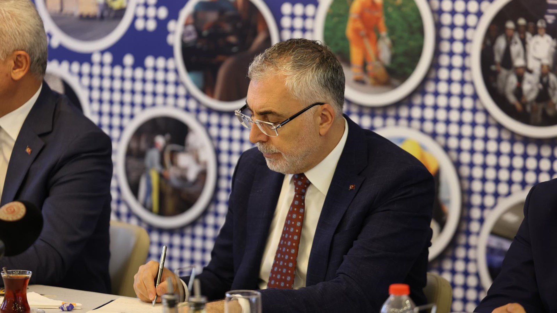 Bakan Işıkhan, Muş’ta Ziyaretlerde Bulundu