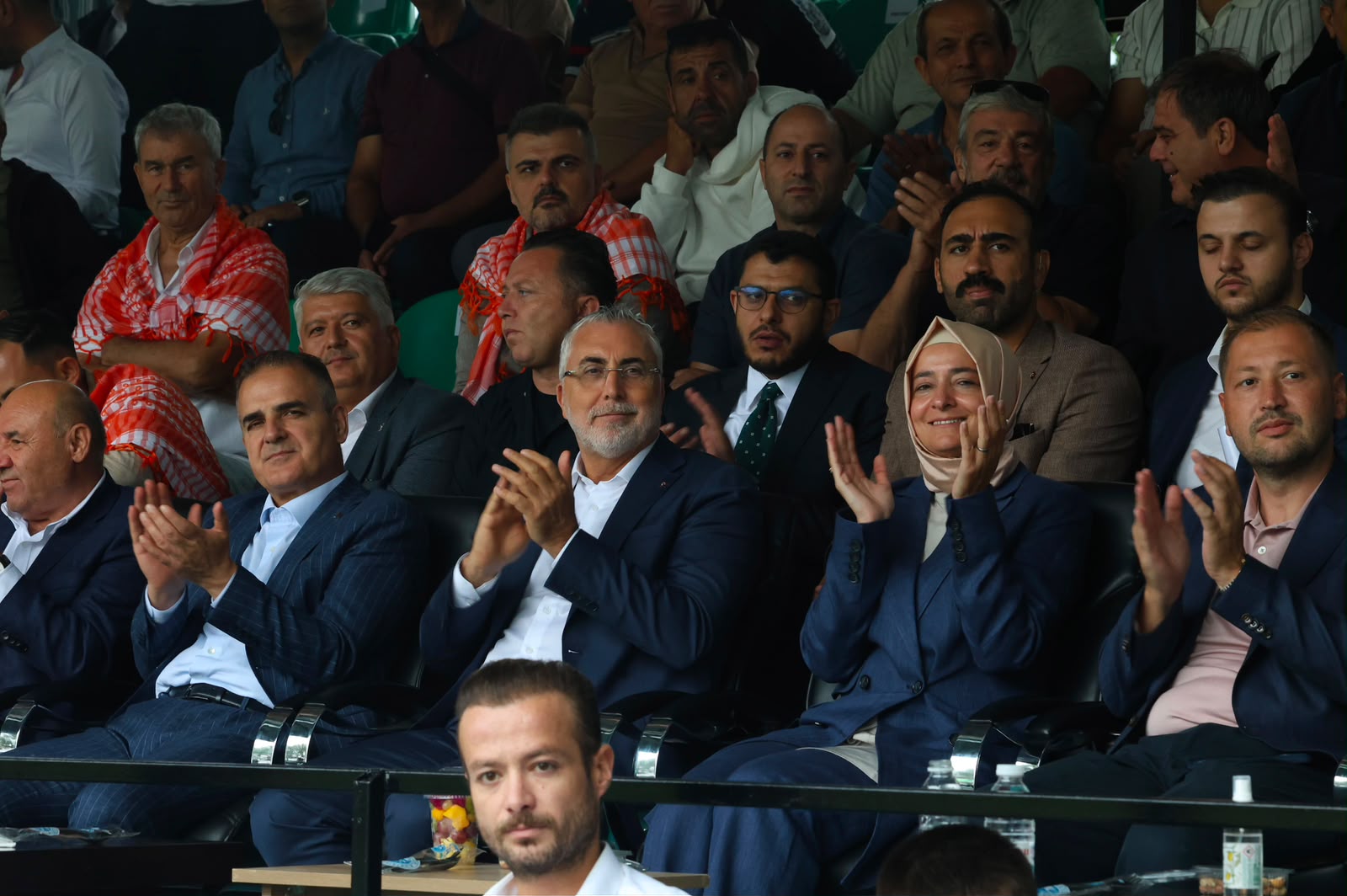 Çalışma ve Sosyal Güvenlik Bakanı Prof. Dr. Vedat Işıkhan, çeşitli ziyaretlerde bulunmak ve 33. Geleneksel Seydikemer Seki Yağlı Pehlivan Güreşleri Programı’na katılmak üzere Muğla’ya gitti.