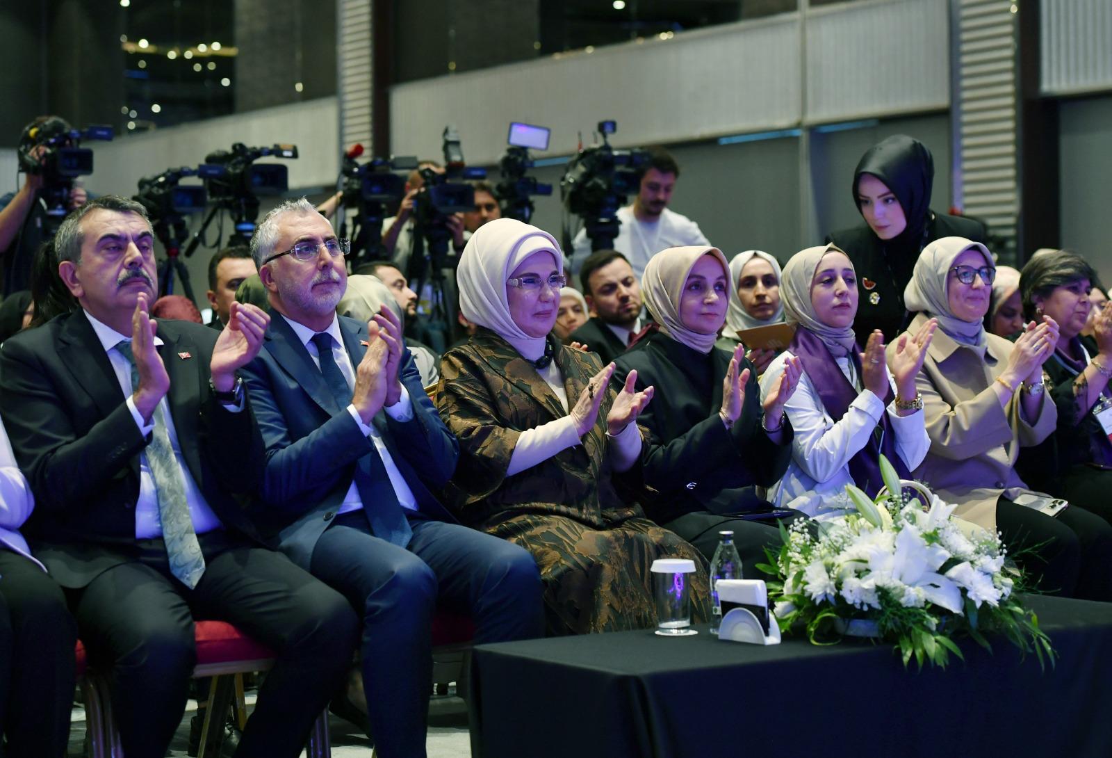 Bakan Işıkhan, Deprem Bölgesi Şule Yüksel Şenler Eğitim ve Meslek Atölyeleri Kursiyer ve Mezuniyet Buluşması Programı’na Katıldı