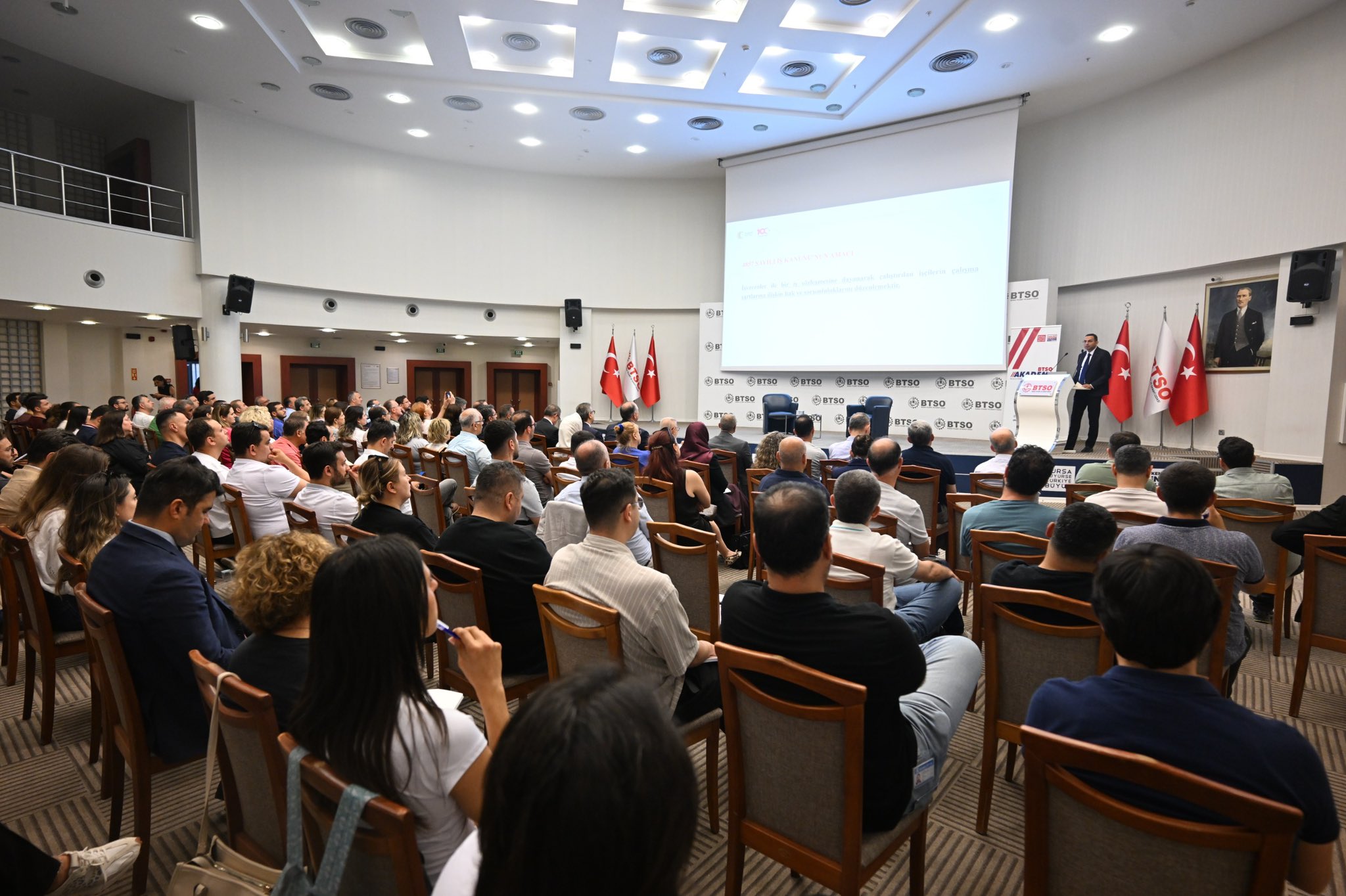 Rehberlik ve Teftiş Başkanlığı tarafından Bursa Ticaret ve Sanayi Odası iş birliğiyle 09 Haziran 2026 tarihinde 2026 yılında yürütülmekte olan iş teftiş faaliyetlerine ilişkin bilgilendirme toplantısı gerçekleştirildi.