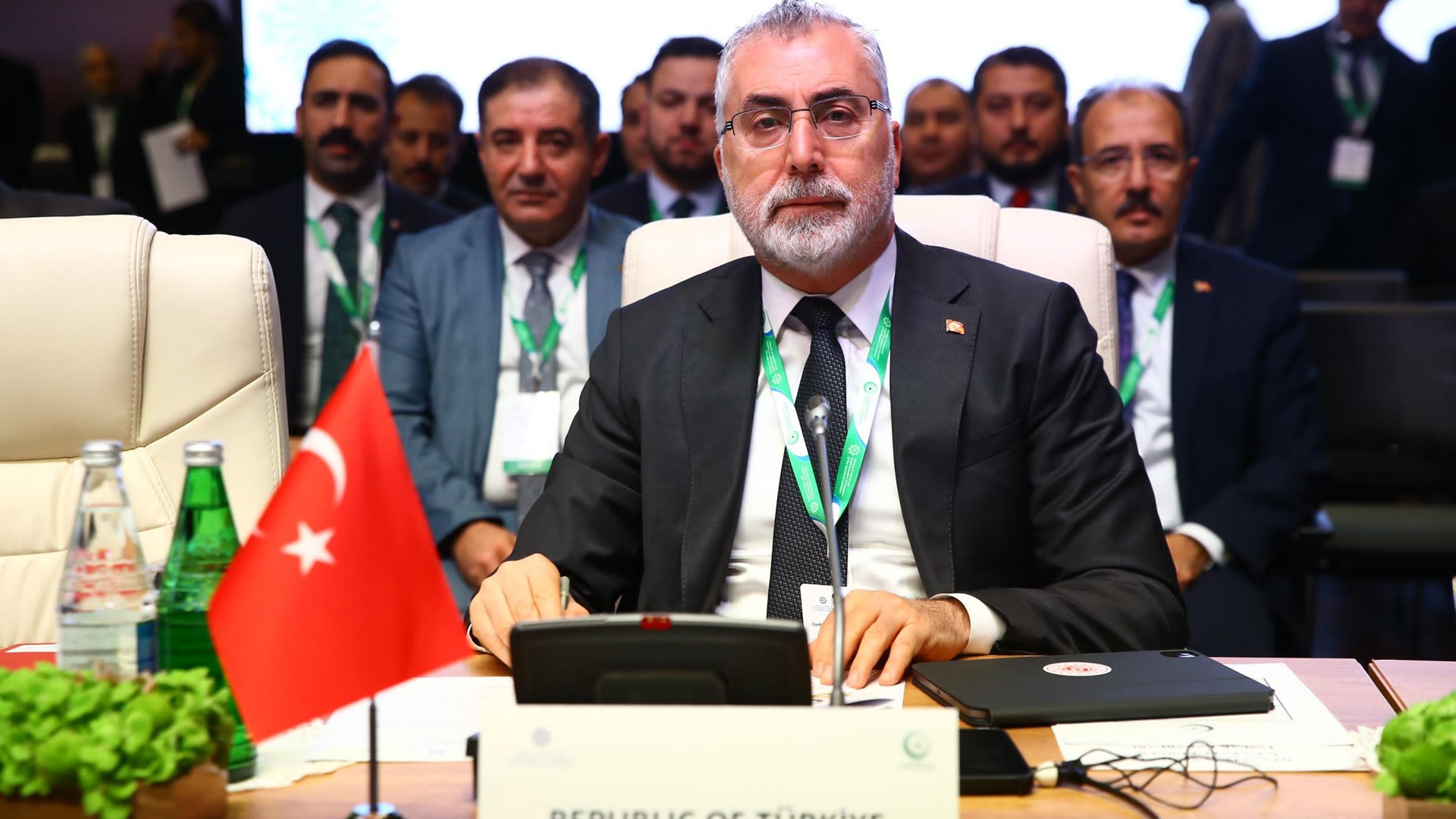 Çalışma ve Sosyal Güvenlik Bakanı Prof. Dr. Vedat Işıkhan, “İİT Üyesi Ülkelerde Yenilikçi Çözümler ve İşgücü ve İstihdam Hizmetlerinin Dijitalleştirilmesi” temasıyla 21-23 Kasım tarihlerinde Azerbaycan’da düzenlenecek İslam İşbirliği Teşkilatı (İİT) 5. Çalışma Bakanları Konferansı’na katılmak üzere Bakü’ye gitti.