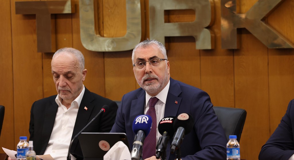 Çalışma ve Sosyal Güvenlik Bakanı Prof. Dr. Vedat Işıkhan, Türk-İş, Hak-İş, Türkiye Kamu-Sen, TESK ve TZOB Konfederasyonlarını ziyaret etti.