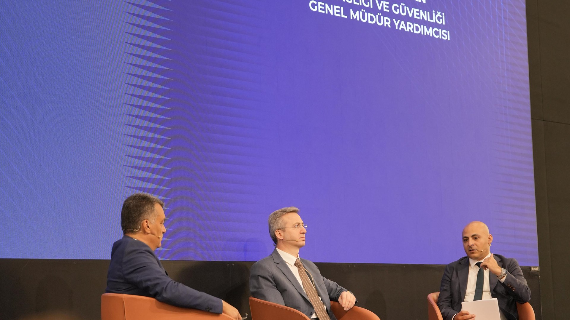 Bakanlığımız ile Türkiye İşveren Sendikaları Konfederasyonu işbirliğinde düzenlenen “Çalışma Hayatı İstişare Toplantısı” Bakanımız Sayın Prof. Dr. Vedat Işıkhan’ın teşrifleriyle 26 Haziran 2025 tarihinde MESS Teknoloji Merkezi’nde gerçekleştirildi.