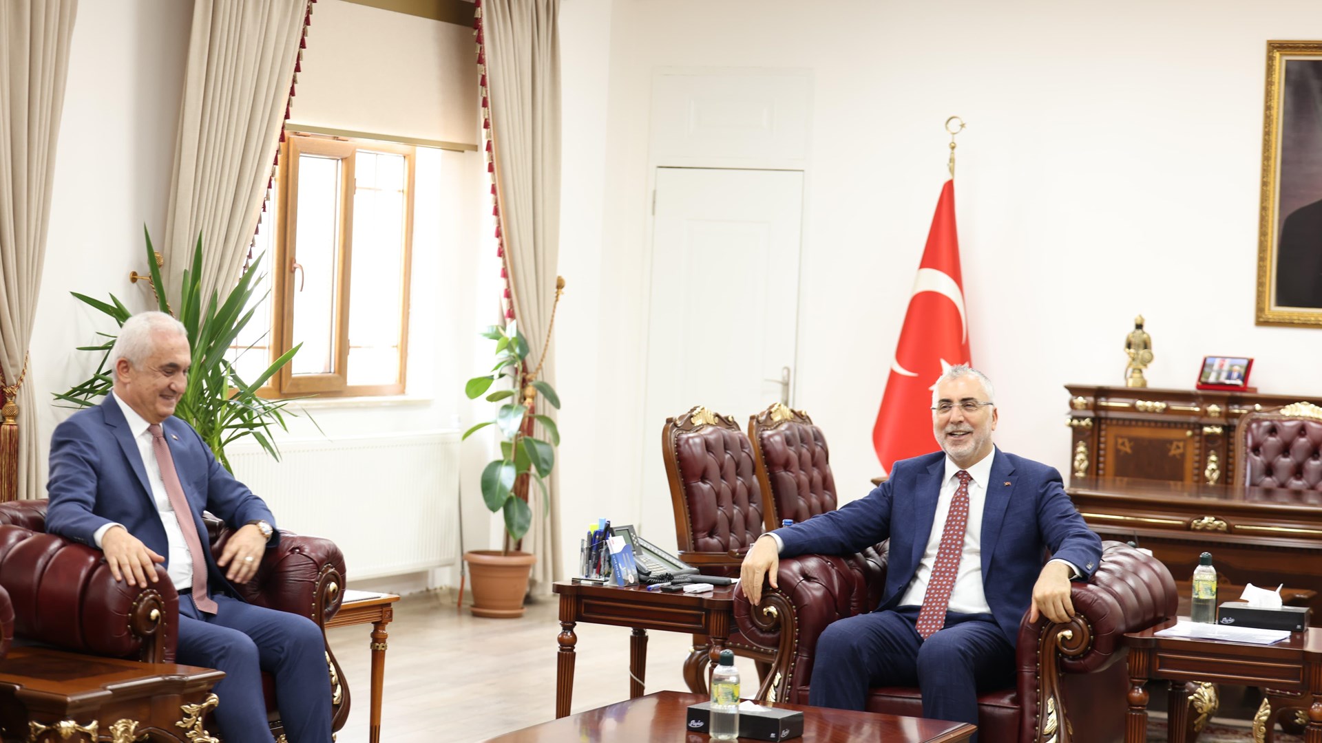 Bakan Işıkhan, Muş’ta Ziyaretlerde Bulundu