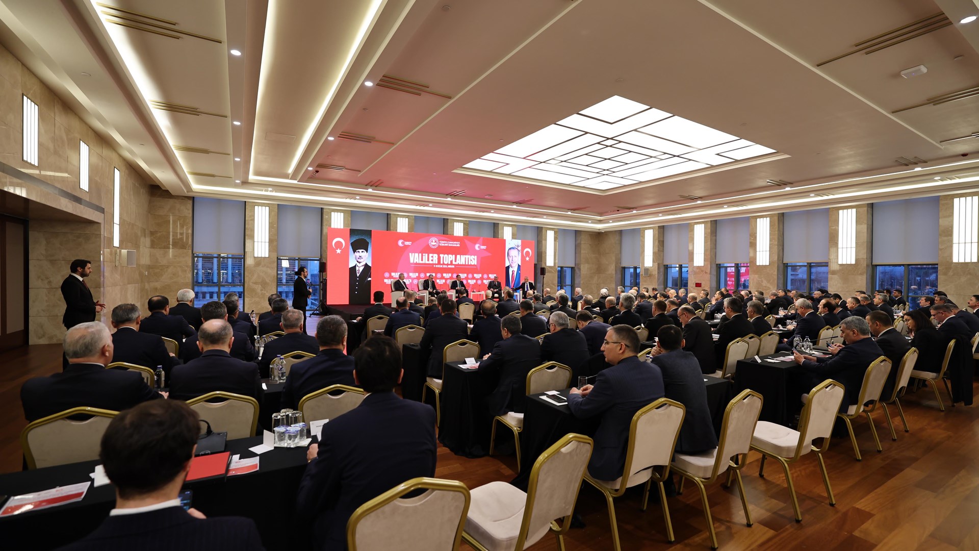 Bakan Işıkhan, Cumhurbaşkanlığı Külliyesi’nde Düzenlenen "Valiler Toplantısı" na Katıldı