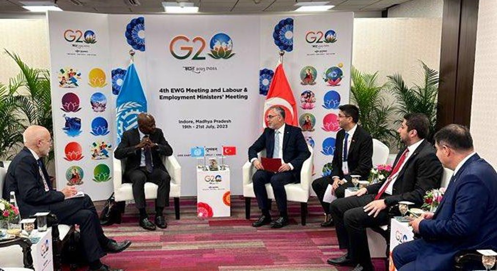 alışma ve Sosyal Güvenlik Bakanı Vedat Işıkhan, G20 Çalışma ve İstihdam Bakanları Toplantısı için gittiği Hindistan'da Endonezya, Hindistan, Brezilya ve Hollandalı mevkidaşlarıyla bir araya geldi.