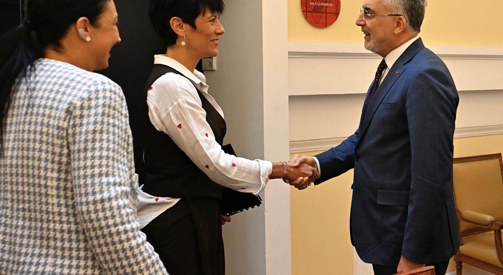 Çalışma ve Sosyal Güvenlik Bakanı Prof. Dr. Vedat Işıkhan, Bakanlıklar arası olası işbirliklerini görüşmek üzere İspanya Krallığı Hükümet İkinci Başkan Yardımcısı ve Çalışma ve Sosyal Ekonomi Bakanı Yolanda Díaz Pérez’in davetlisi olarak İspanya’ya çalışma ziyaretinde bulundu.