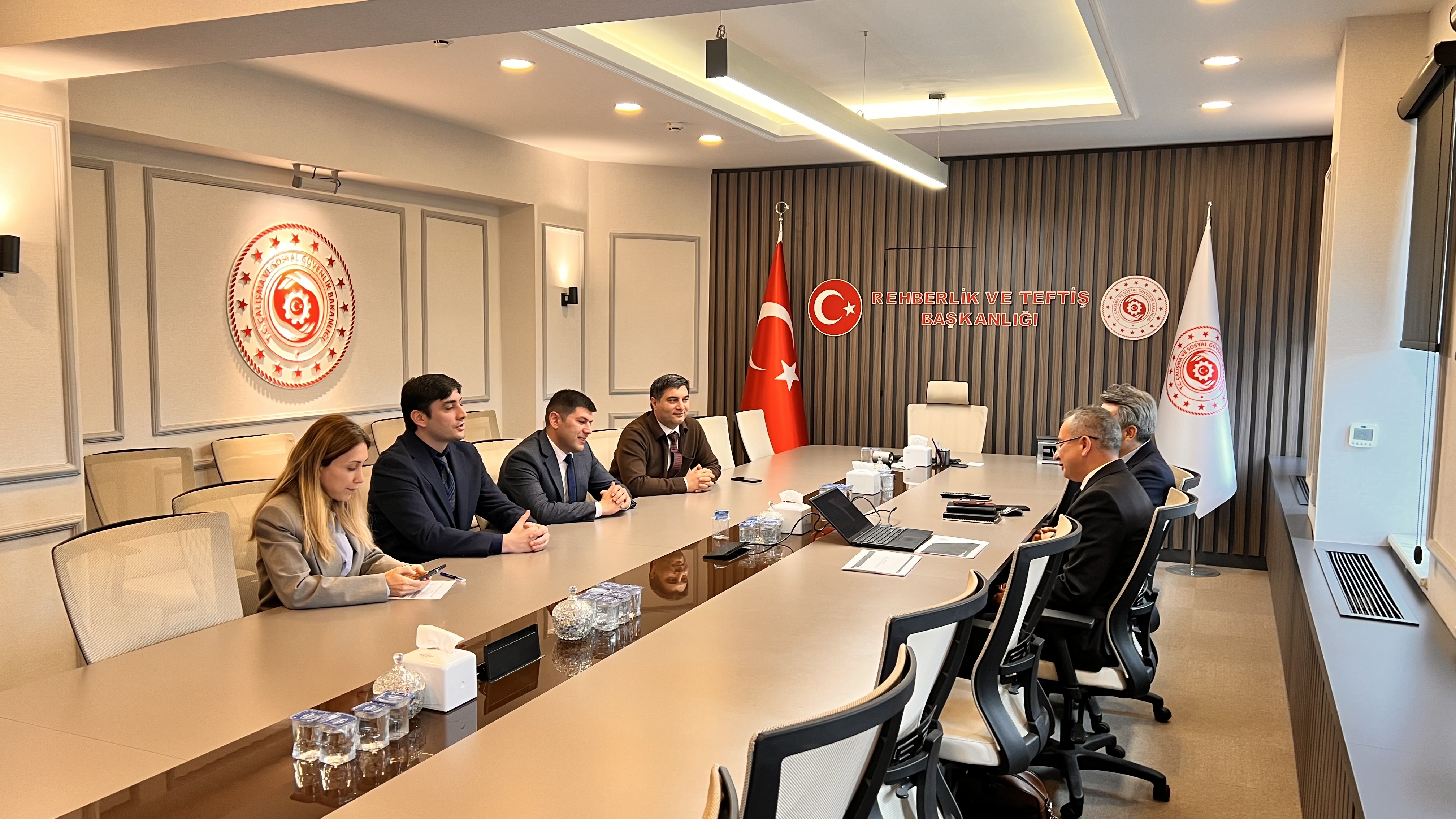 “2024-2025 Eylem Planı” çerçevesinde Azerbaycan heyeti, Rehberlik ve Teftiş Başkanlığımızı ziyaret etti. Ziyarette iş teftişinin planlanması, iş sağlığı ve güvenliği teftişlerindeki uygulamalar ve Başkanlığımızın veri ve enformasyon sistemleri ele alındı. 