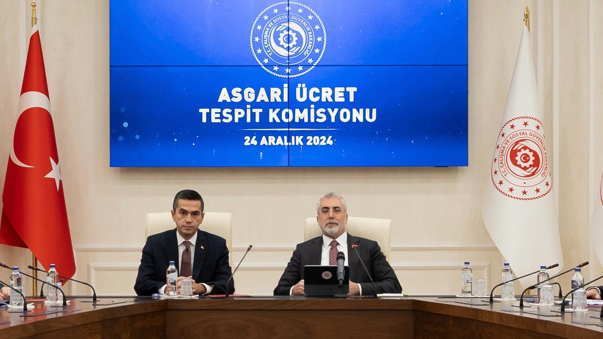 2025 Yılında Uygulanacak Yeni Asgari Ücret 22 Bin 104 Lira Olarak Belirlendi