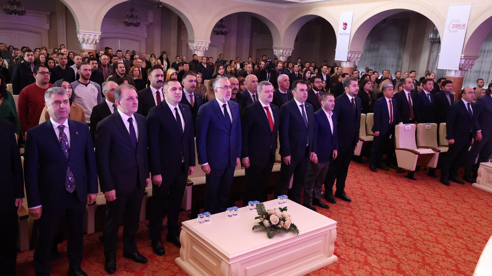 Çalışma ve Sosyal Güvenlik Bakanı Prof. Dr. Vedat Işıkhan, Türkiye İş Kurumu (İŞKUR), Gazi Üniversitesi ve Türkiye Gençlik Kulüpleri Konfederasyonu işbirliğinde Ankara Gazi Üniversitesi Mimar Kemaleddin Salonu’nda düzenlenen “İş Dünyasında Yeni Ufuklar: Fütüristik İş Kolları Çalıştayı”na katıldı.