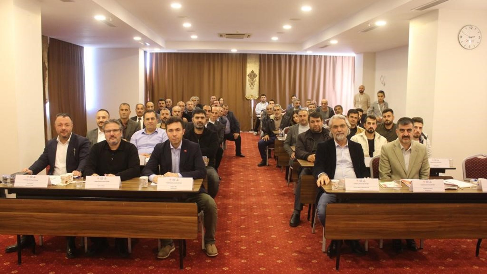 Çalışma ve Sosyal Güvenlik Bakanlığı, Çalışma Genel Müdürlüğü tarafından yürütülen Çocuk İşçiliği ile Mücadele Ulusal Programı çerçevesinde, mevsimlik tarım işçileri ve ailelerinin yaşam koşullarını iyileştirmek, kamu hizmetlerine erişimi kolaylaştırmak ve mevsimlik tarımda çocuk işçiliğini önlemek amacıyla çeşitli kurum ve kuruluşlarla faaliyetler yürütülmektedir.