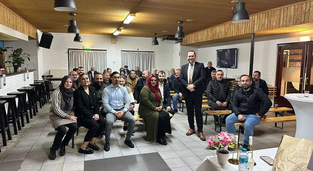 Deventer Çalışma ve Sosyal Güvenlik Ataşeliğimiz, SW Waalstad Nijmegen tesislerinde vatandaşlarımızla bir araya geldi.