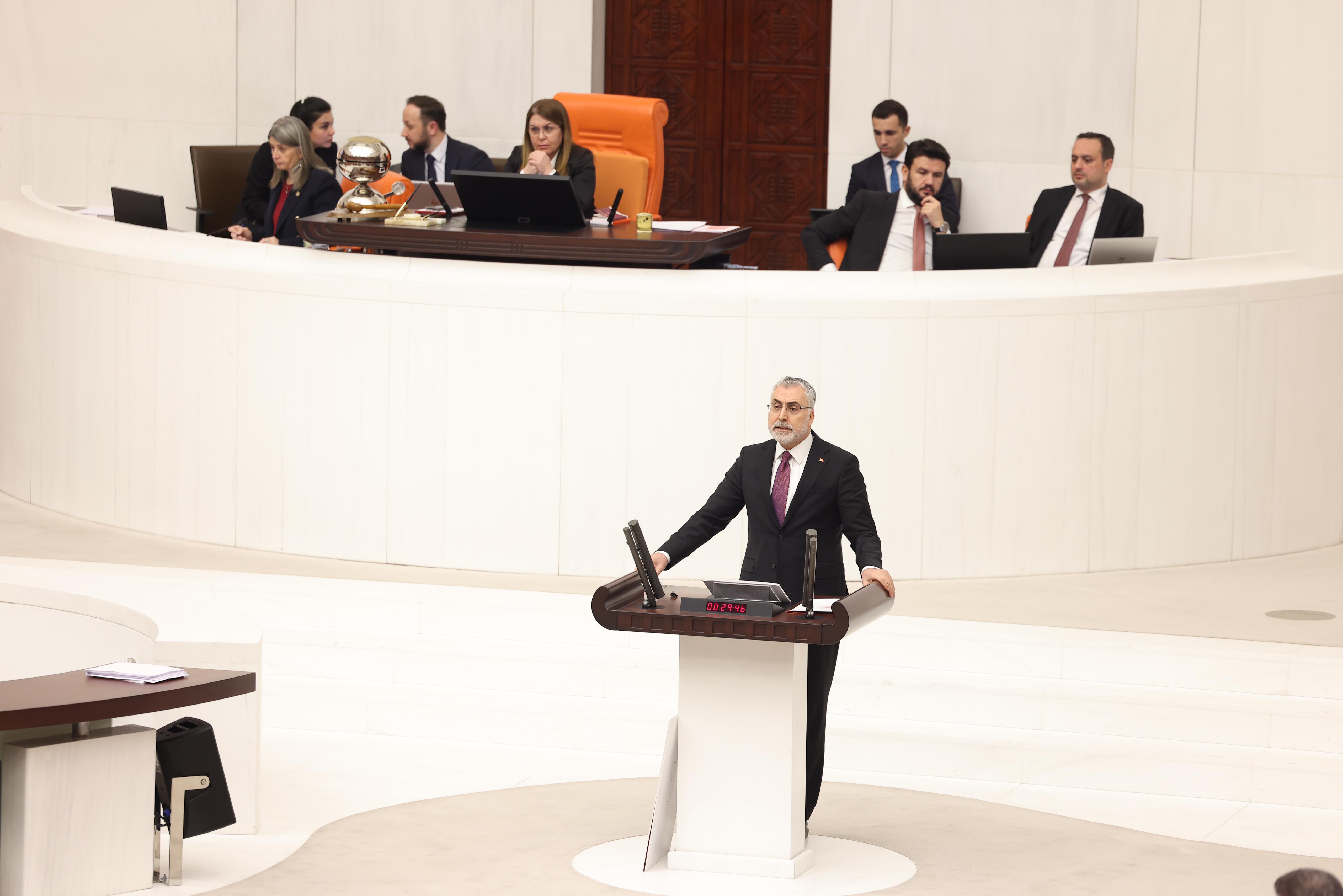 Çalışma ve Sosyal Güvenlik Bakanı Prof. Dr. Vedat Işıkhan, TBMM Genel Kurulunda, Bakanlığın 2024 yılı bütçesi üzerinde konuşma yaptı.