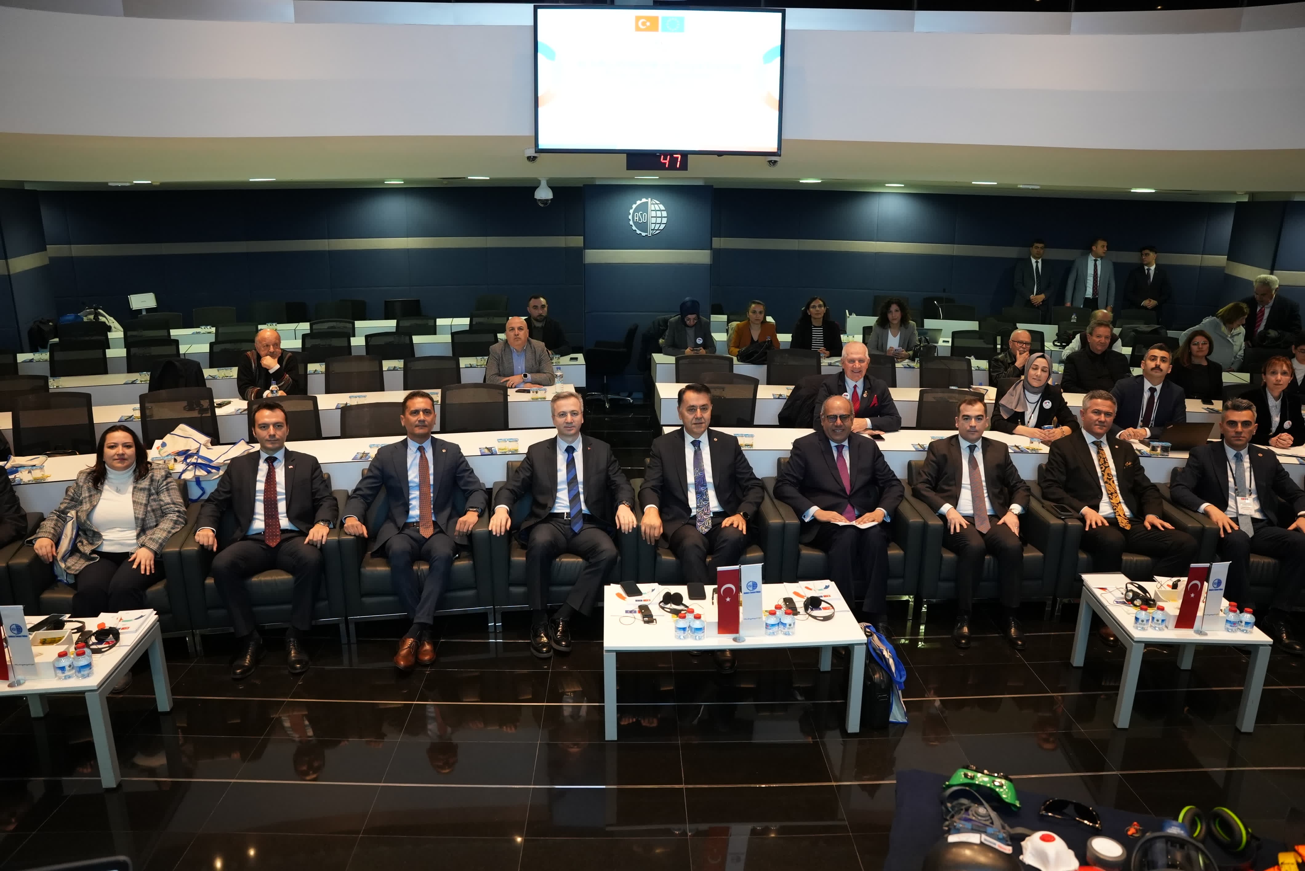 “İş Teftiş Rehberlik ve Sosyal Diyalog Yoluyla İşyeri Uyumunun Güçlendirilmesi Projesi” kapsamında düzenlenen sektörel rehberlik toplantısı 8 Nisan 2025 tarihinde Ankara Sanayi Odası’nda gerçekleştirildi.