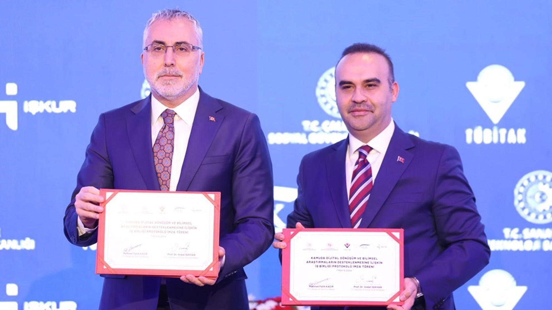 Çalışma ve Sosyal Güvenlik Bakanlığı ile Sanayi ve Teknoloji Bakanlığı arasında “Kamuda Dijital Dönüşüm ve Bilimsel Araştırmaların Desteklenmesine İlişkin İş Birliği Protokolü” TÜBİTAK’ta düzenlenen törenle imzalandı.