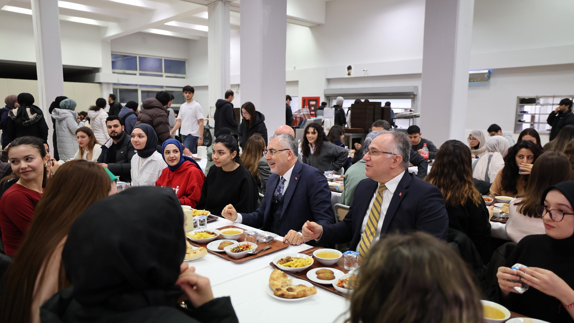 Bakan Işıkhan, Hacettepe Üniversitesi İftar Programında Öğrencilerle Bir Araya Geldi