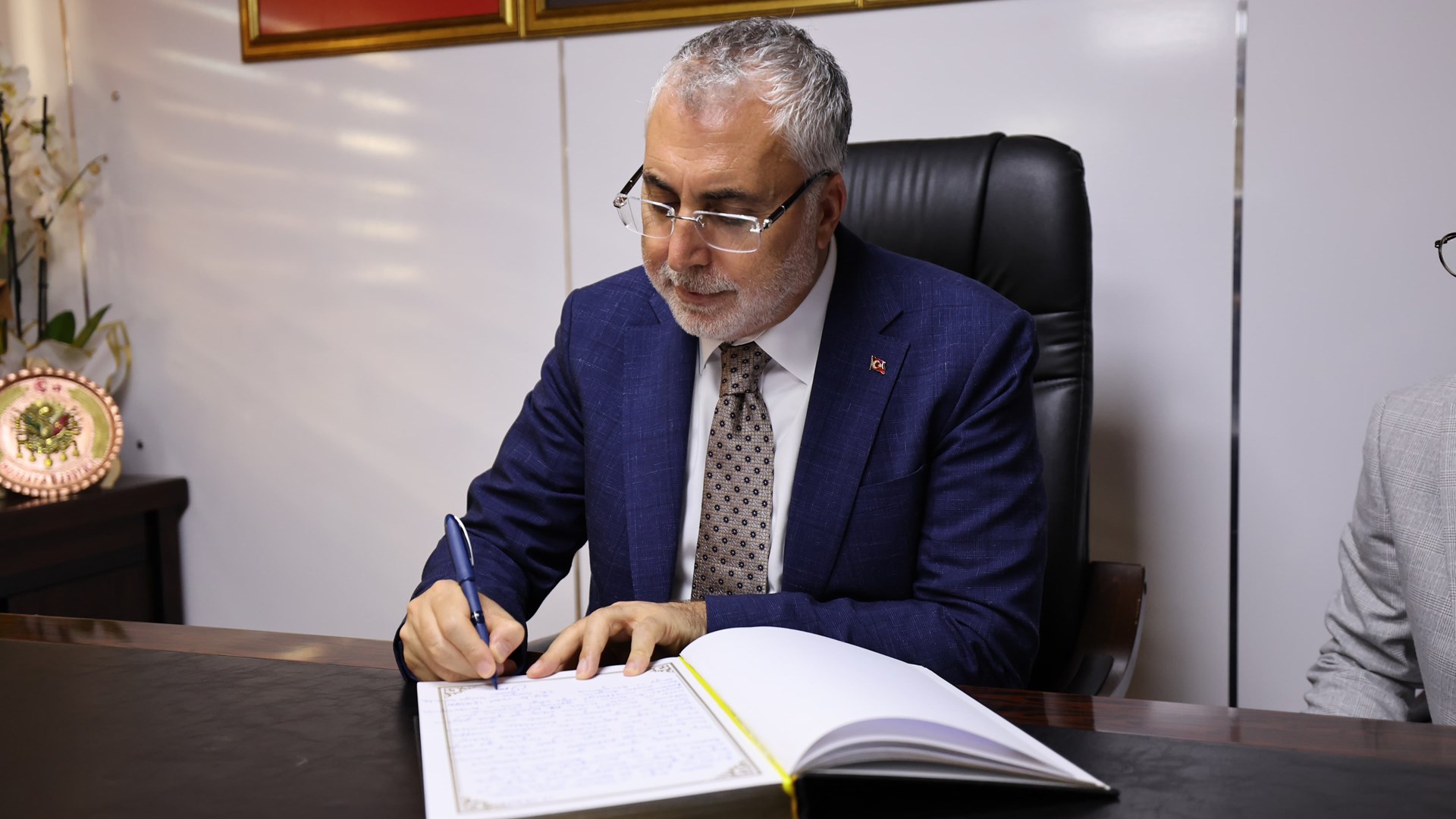 Bakan Işıkhan, Türkiye Yüzyılı Buluşmaları Kapsamında Burdur’da Ziyaretlerde Bulundu