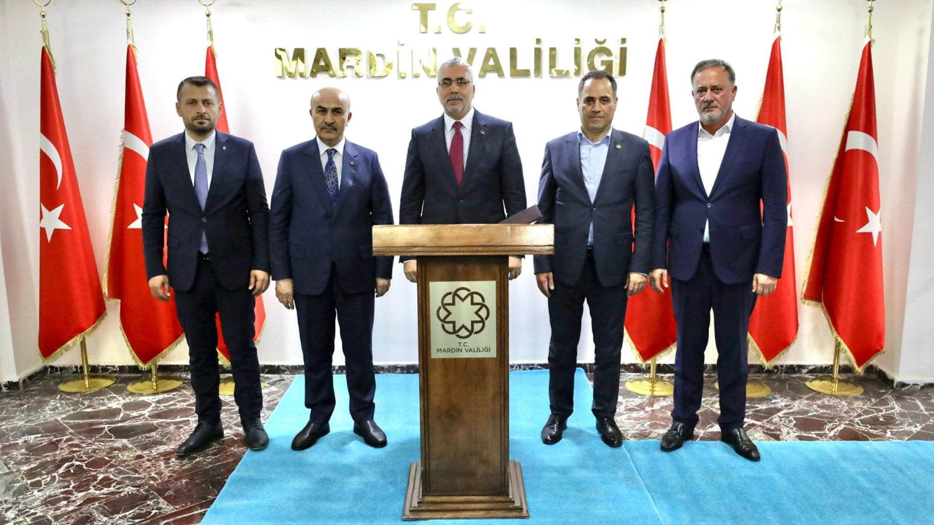 Çalışma ve Sosyal Güvenlik Bakanı Vedat Işıkhan, temasları kapsamında Mardin’de çeşitli ziyaretlerde bulundu.