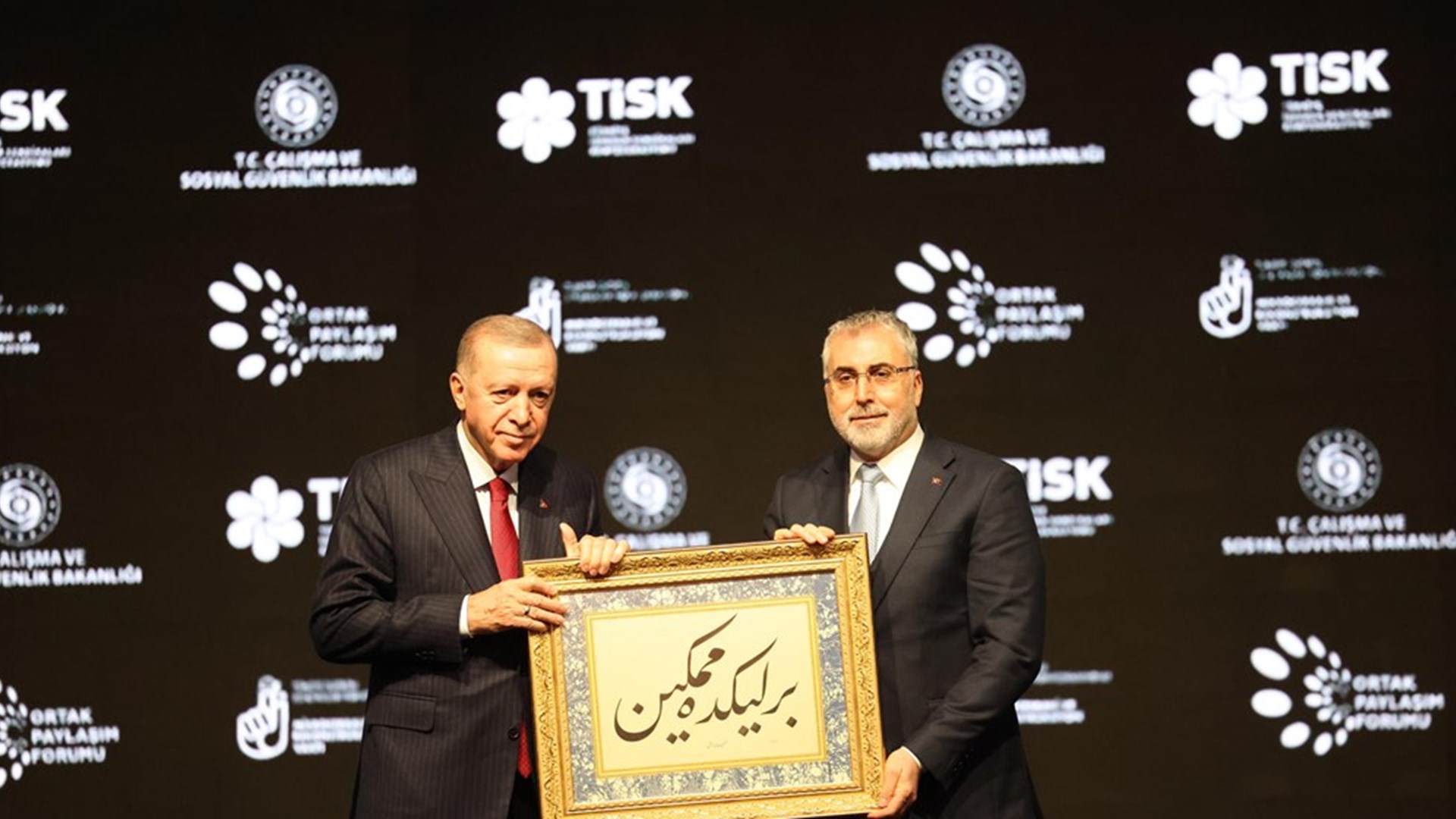 Çalışma ve Sosyal Güvenlik Bakanı Prof. Dr. Vedat Işıkhan, Cumhurbaşkanı Recep Tayyip Erdoğan’ın katılımıyla Çalışma ve Sosyal Güvenlik Bakanlığı ve Türkiye İşveren Sendikaları Konfederasyonu (TİSK) tarafından düzenlenen Ortak Paylaşım Forumu’nda konuştu.