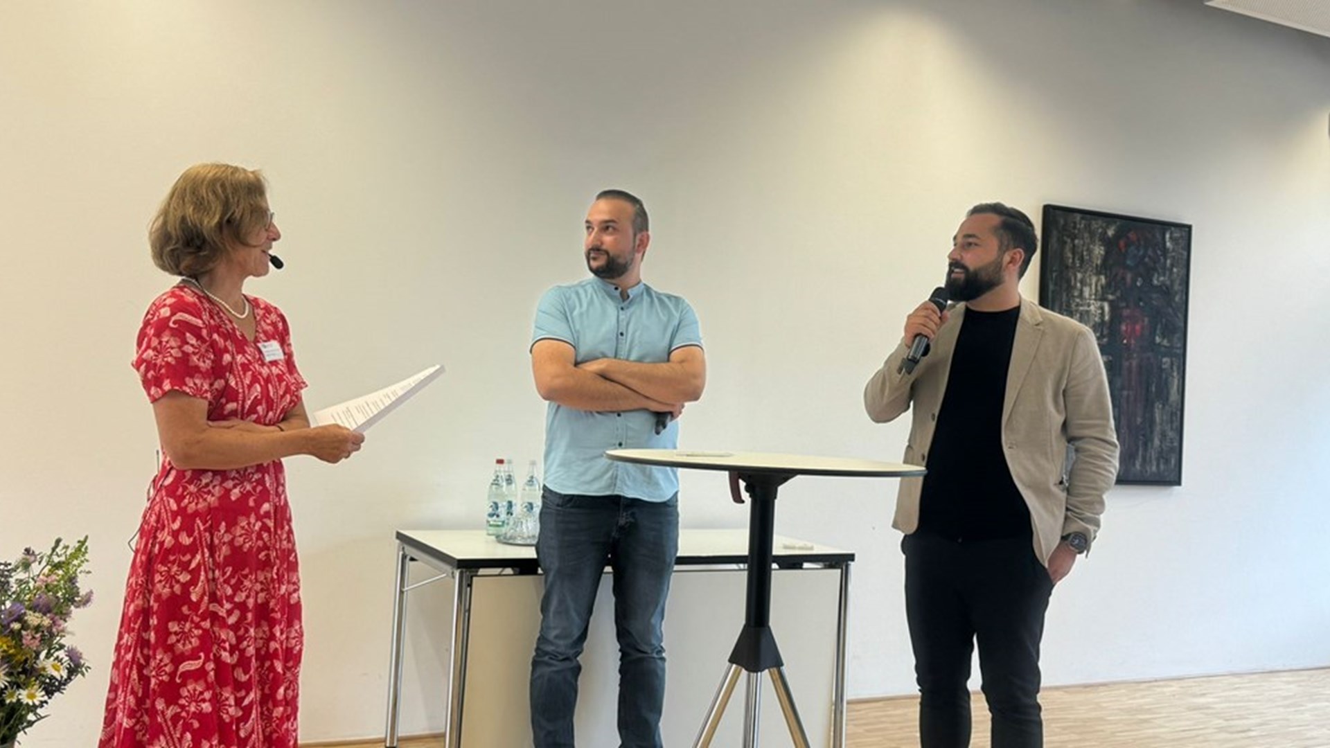 In the run-up to the summer holidays, the Stuttgart Attaché Office for Labour and Social Security provided young people and their parents with comprehensive information on post-school vocational training and higher education options.